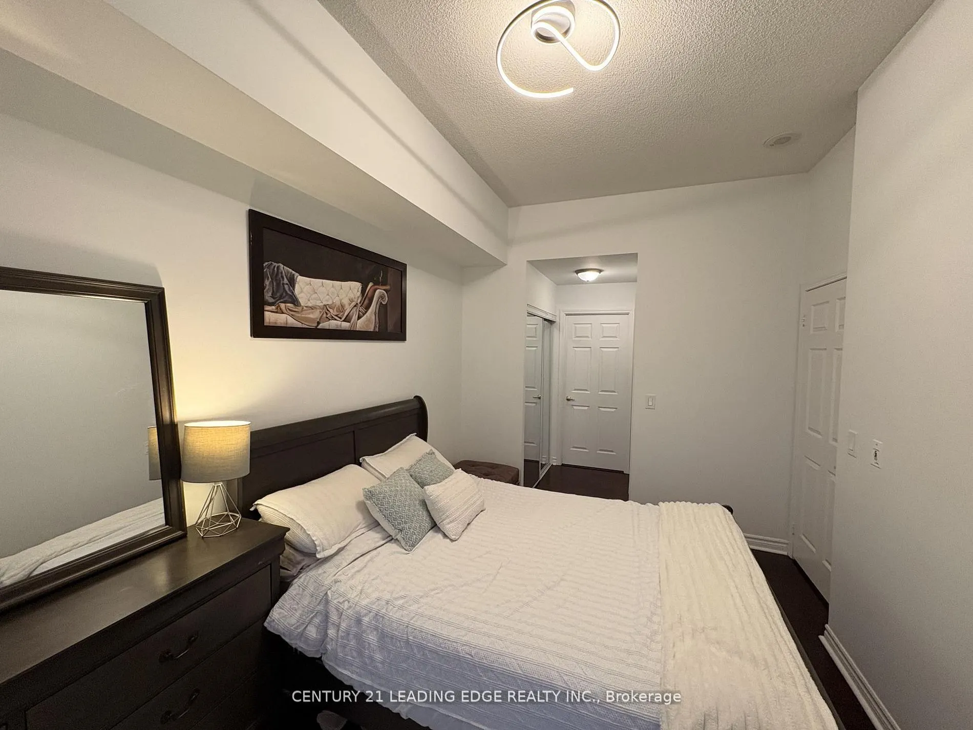 18 Kenaston Gardens #712