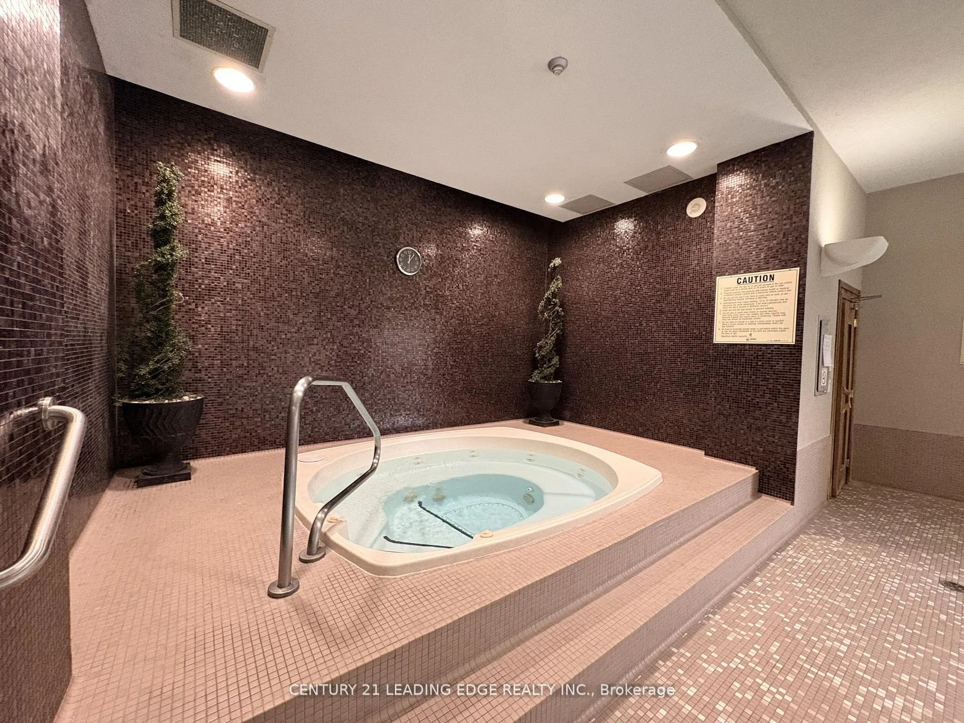 18 Kenaston Gardens #712