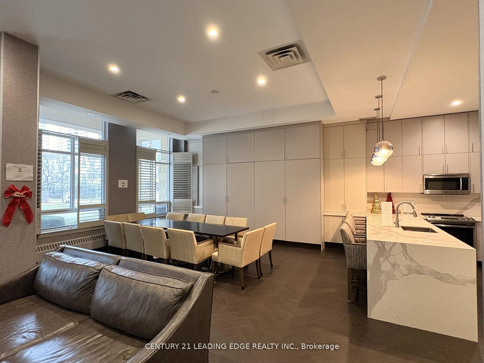 18 Kenaston Gardens #712