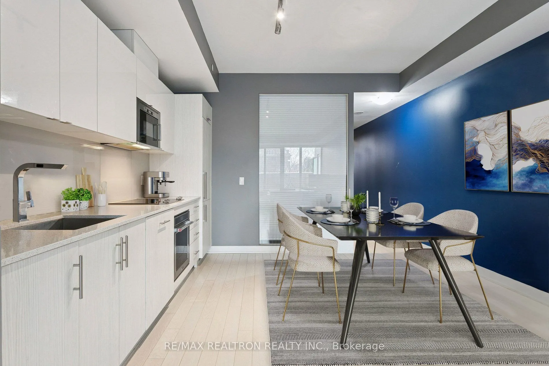 330 Richmond Street W #307