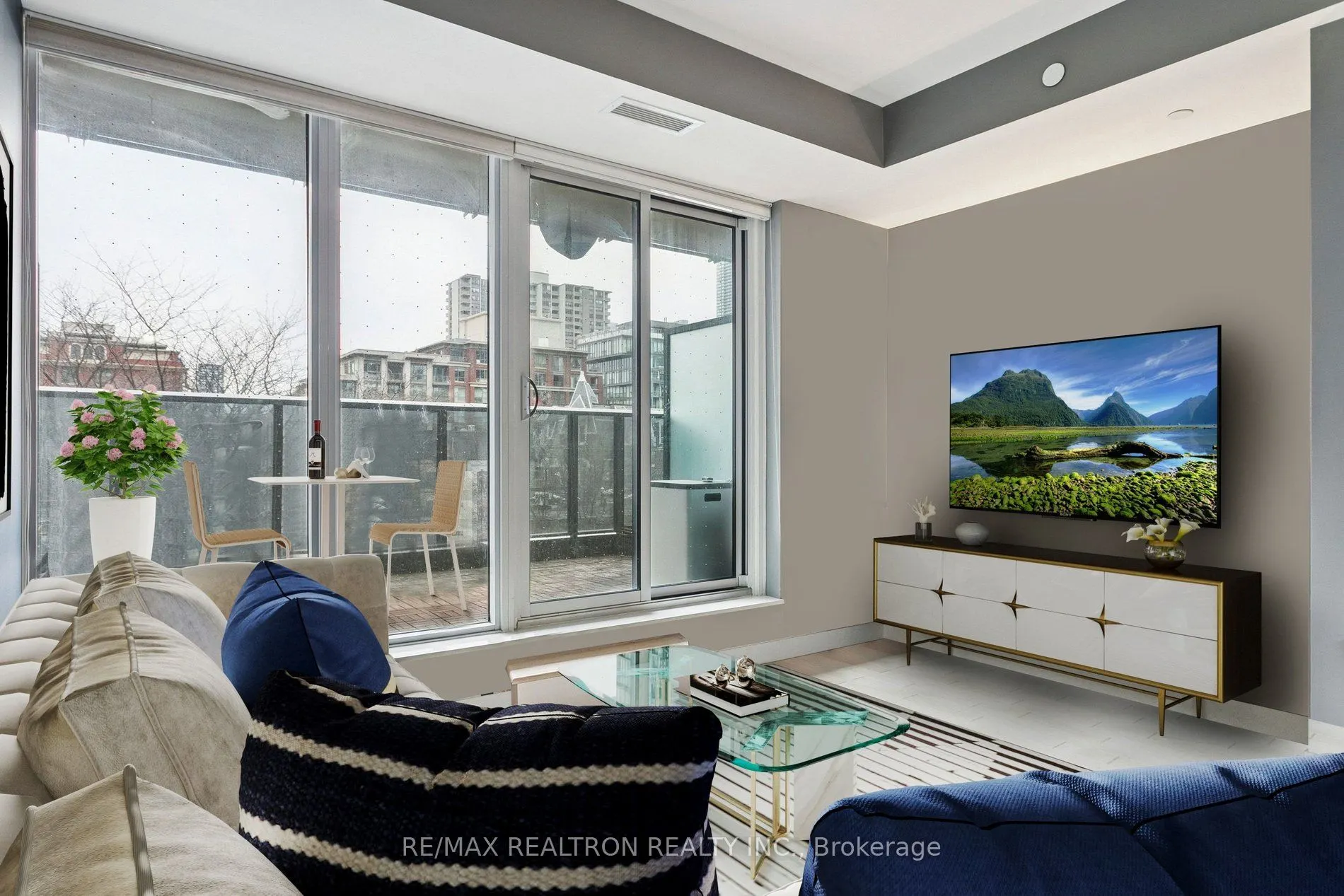 330 Richmond Street W #307