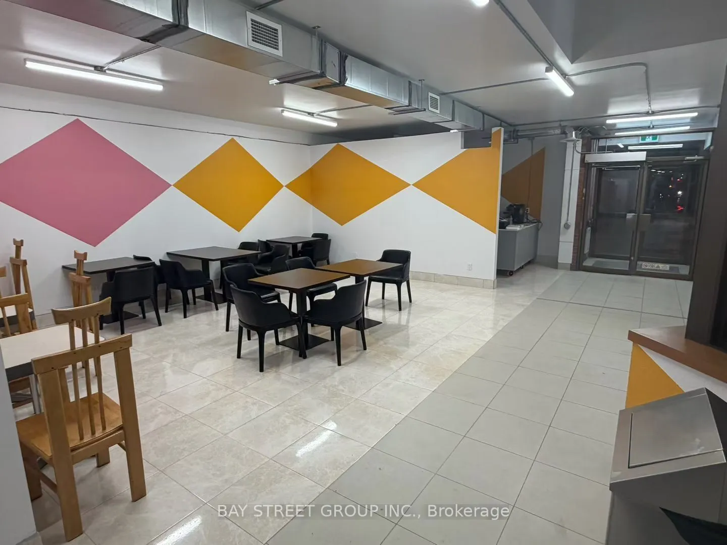 648 Spadina Avenue #1 or 5
