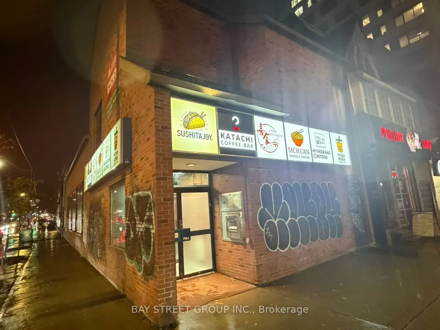 648 Spadina Avenue #1 or 5