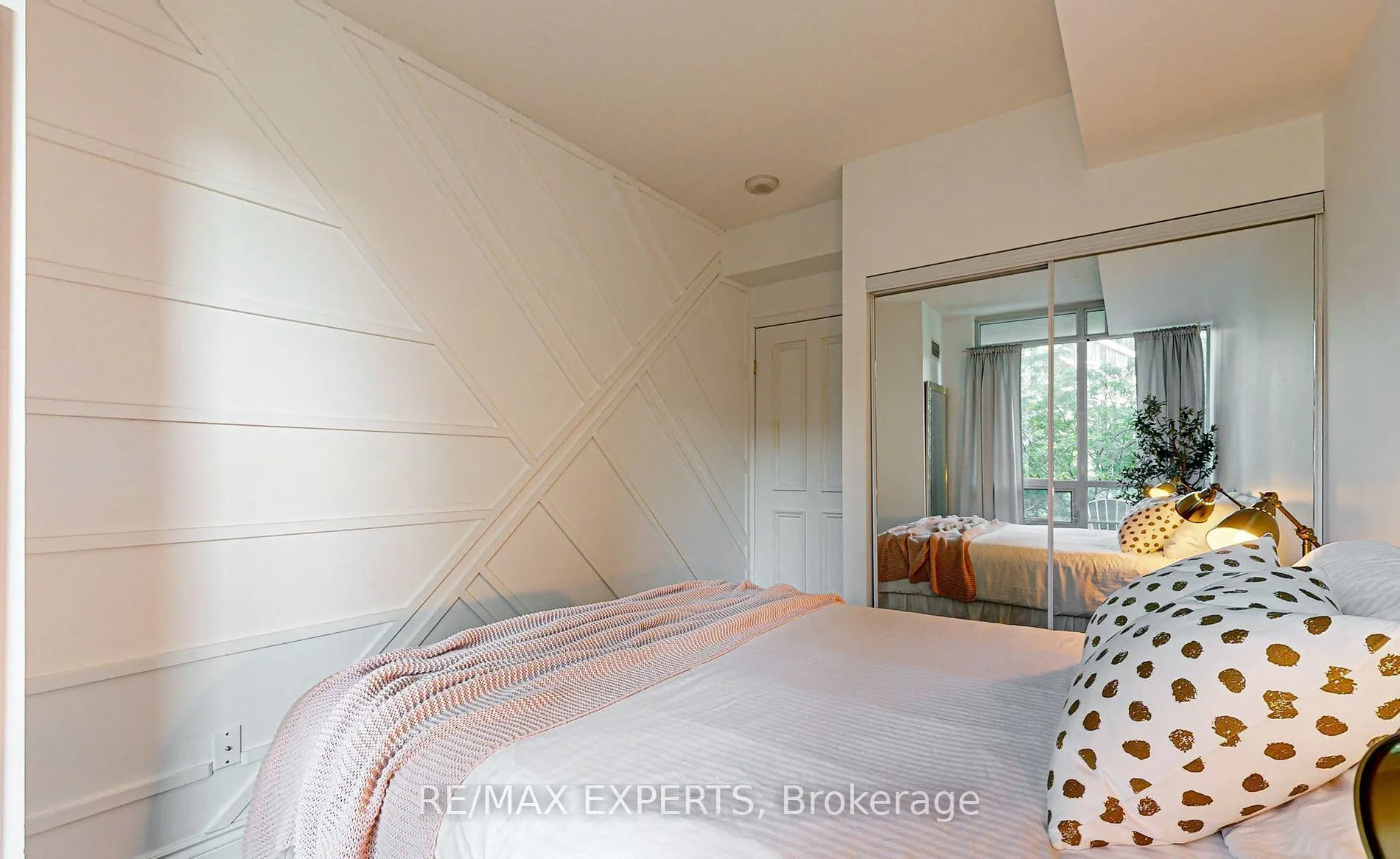 209 Fort York Boulevard #355