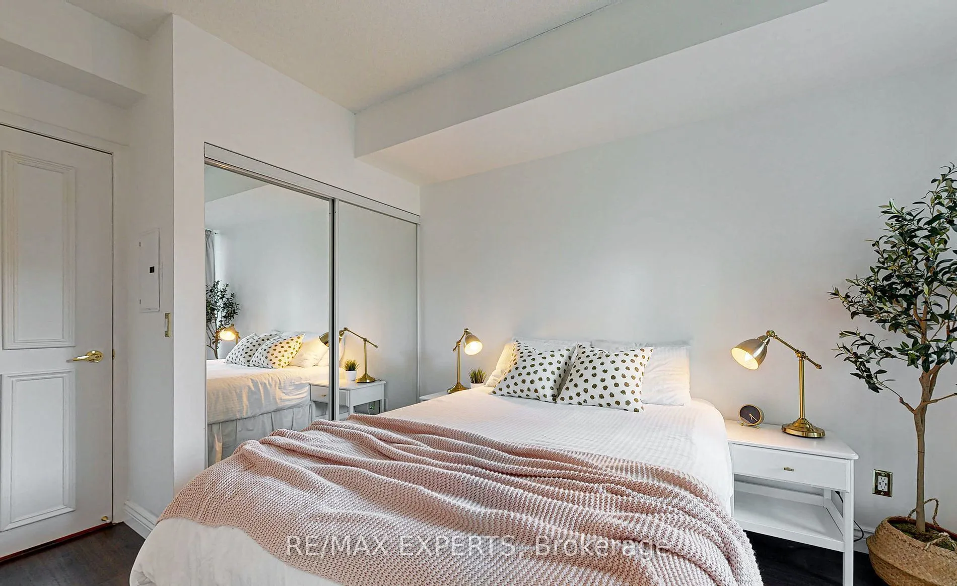 209 Fort York Boulevard #355