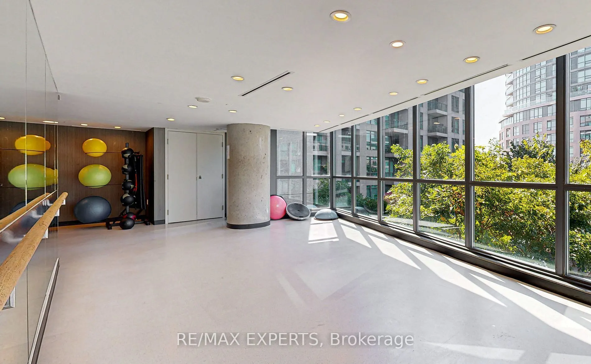 209 Fort York Boulevard #355