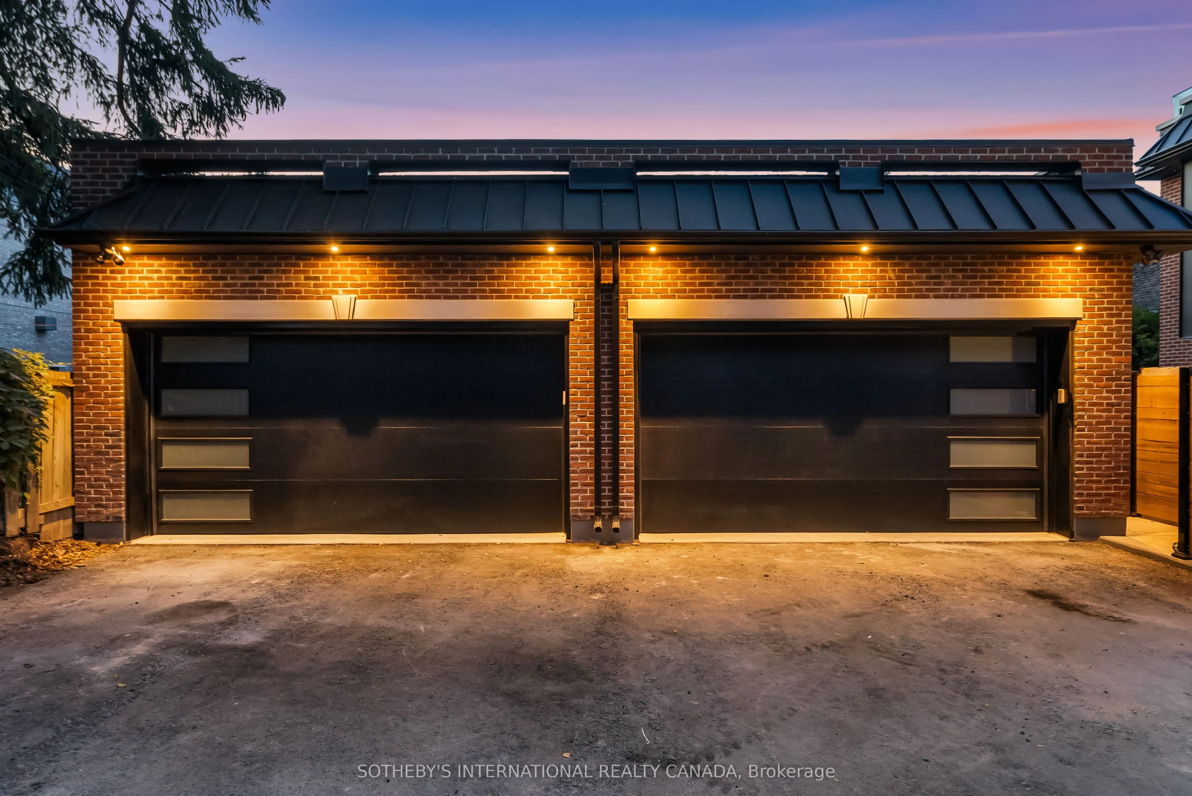 734 Avenue Road