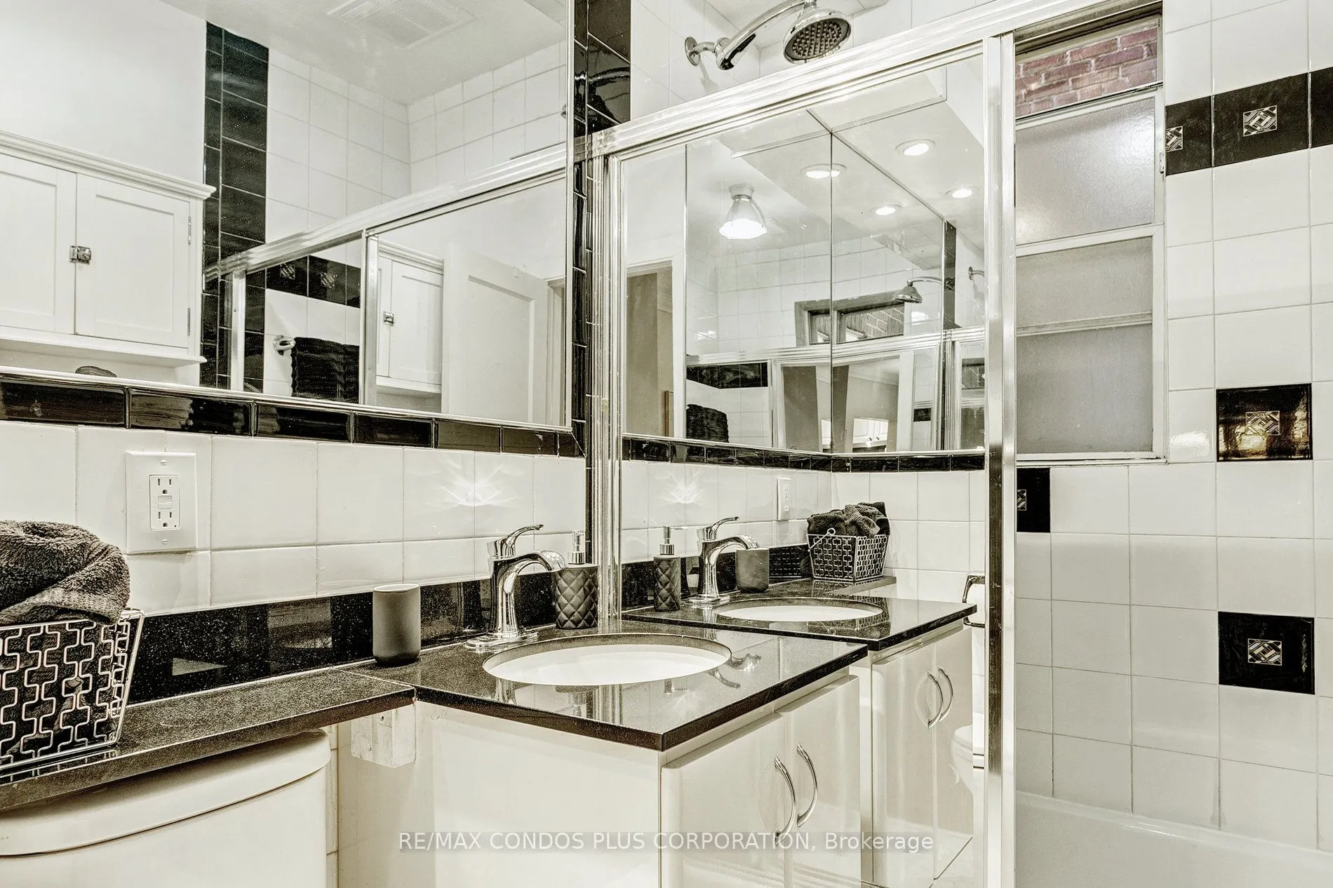 35 Raglan Avenue #202