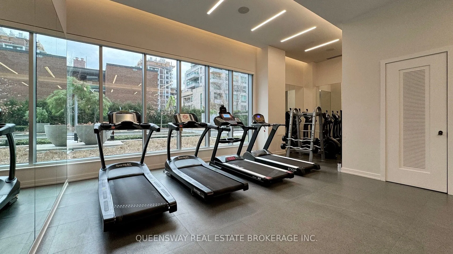 101 Erskine Avenue #1605