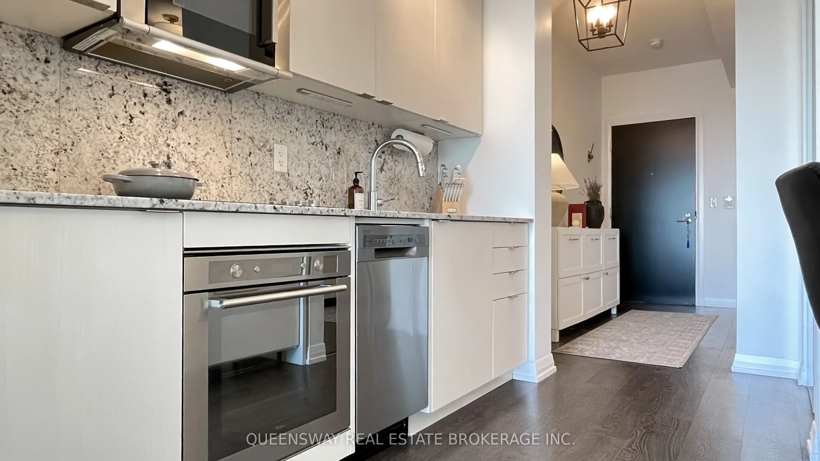101 Erskine Avenue #1605