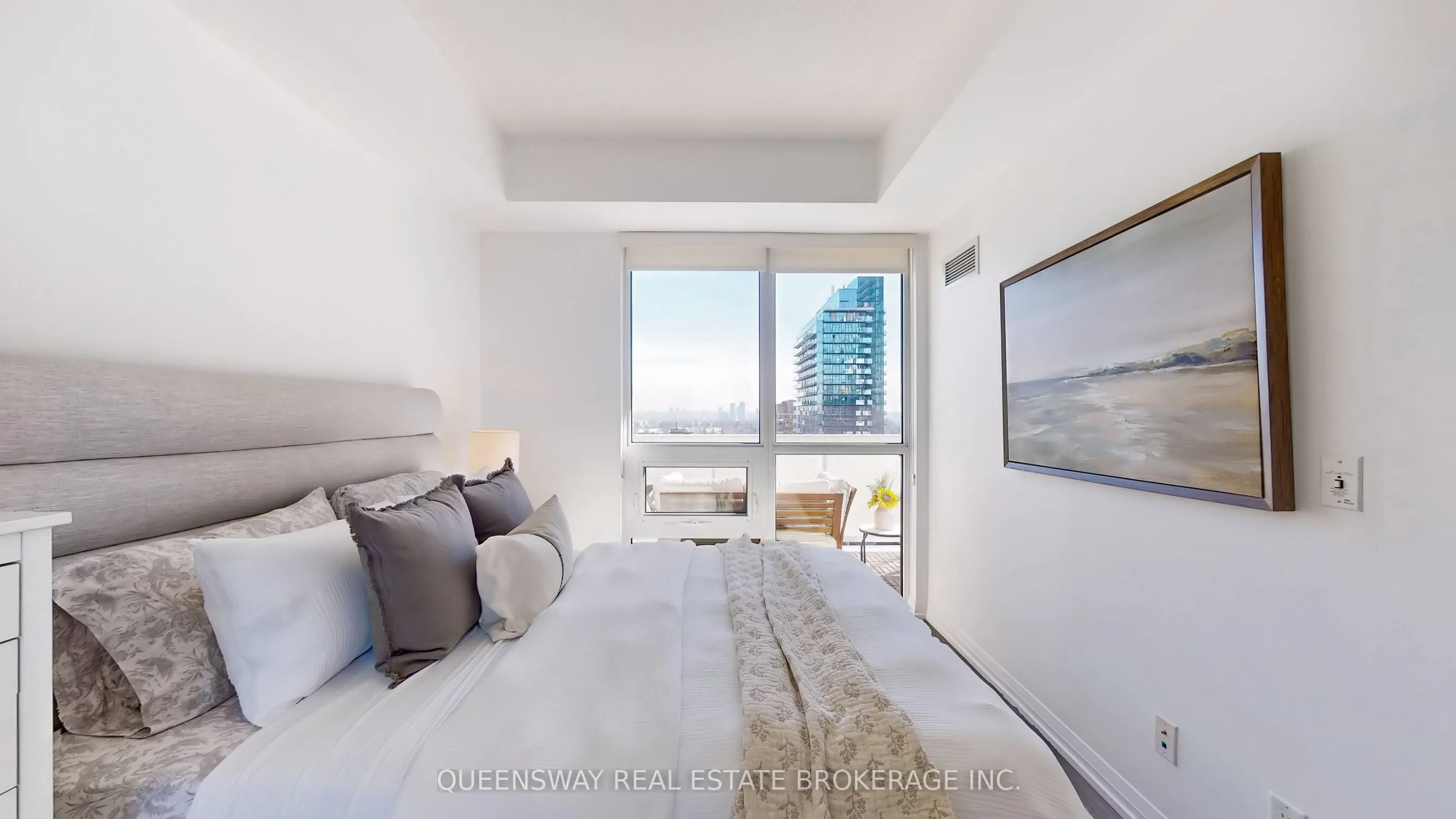 101 Erskine Avenue #1605