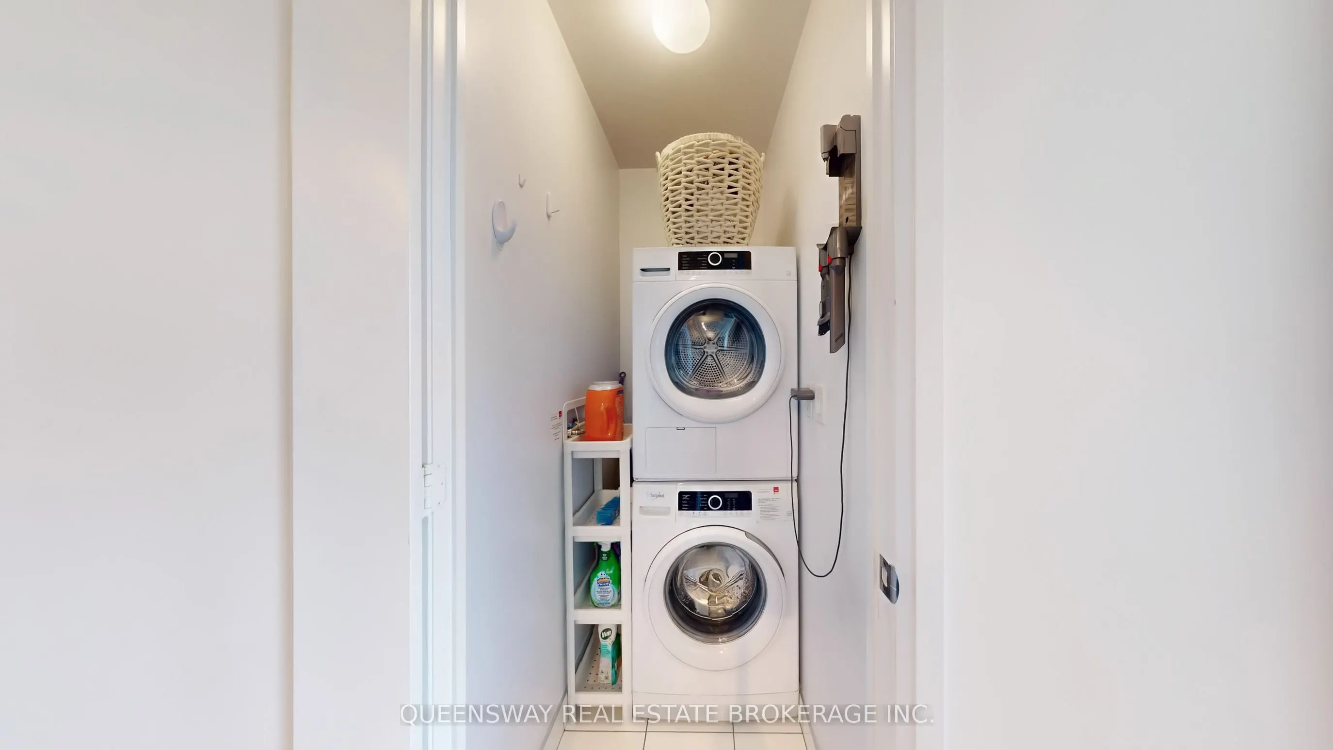 101 Erskine Avenue #1605