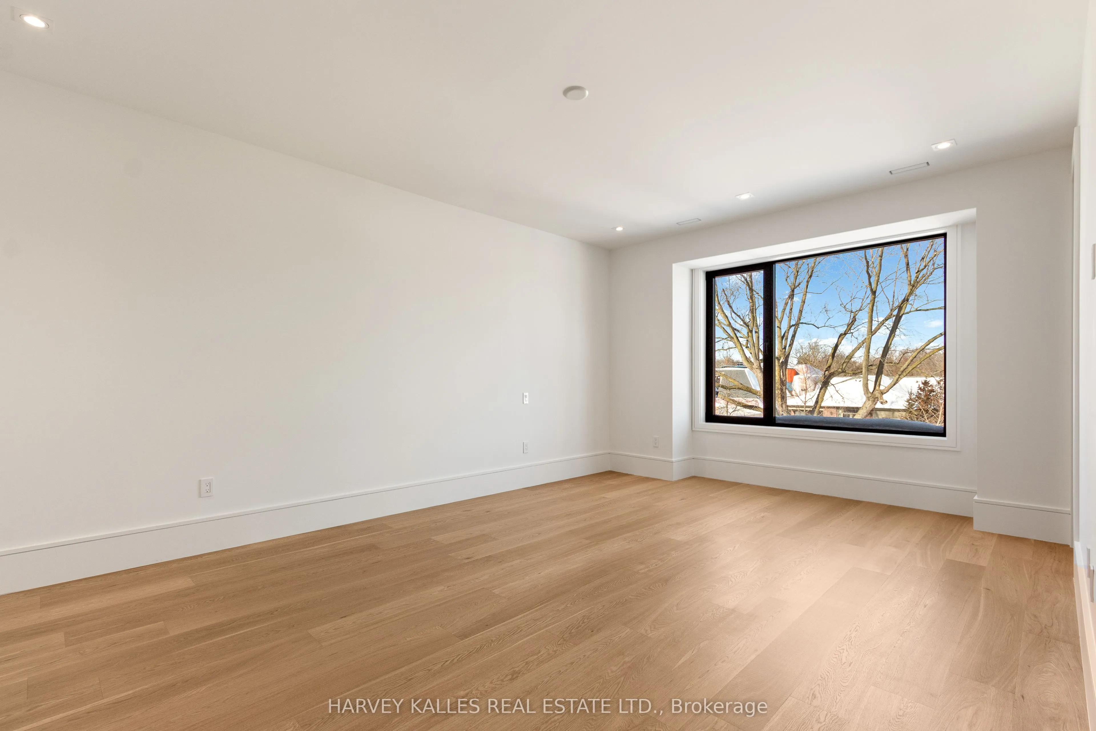 370 Glengrove Avenue W