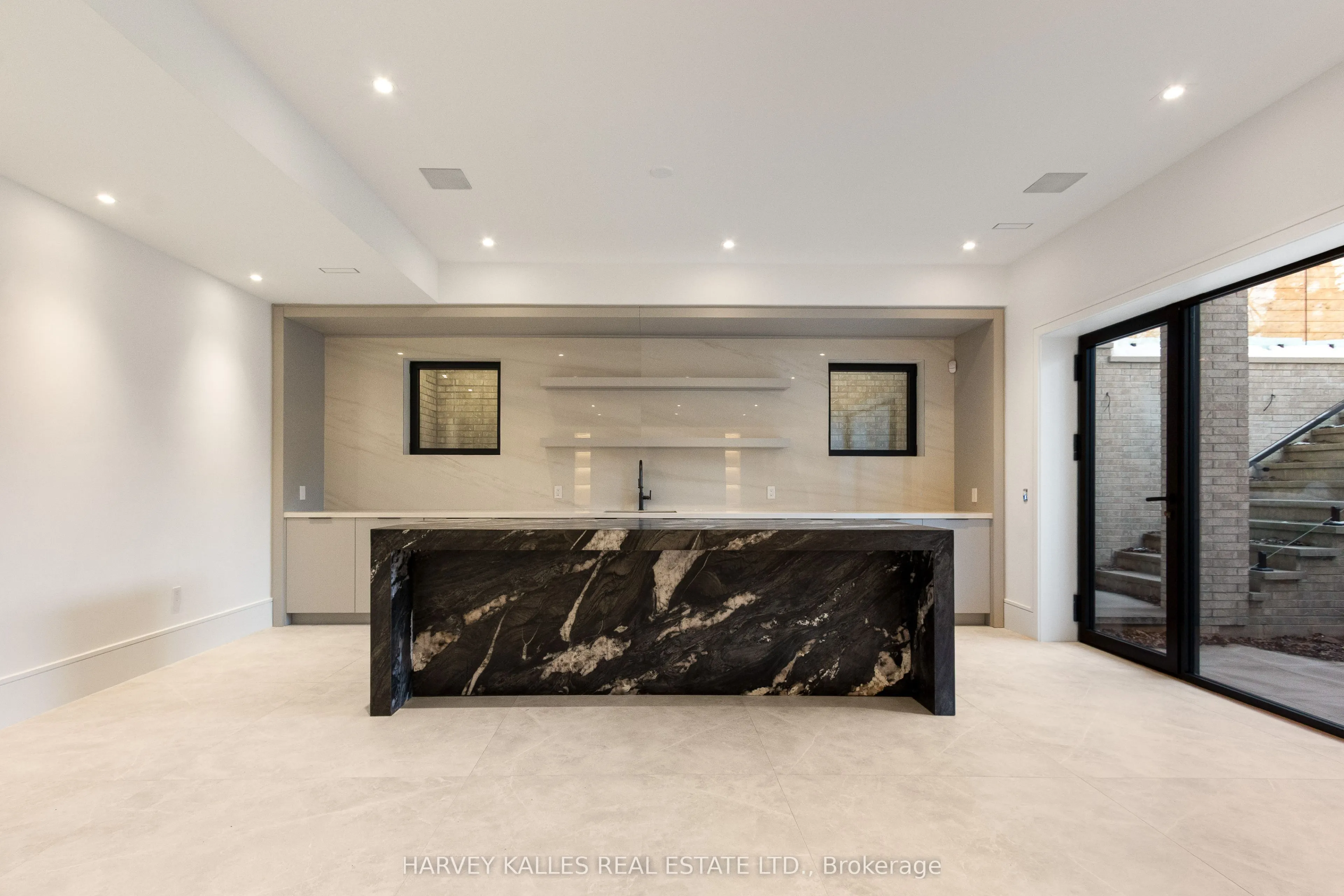 370 Glengrove Avenue W