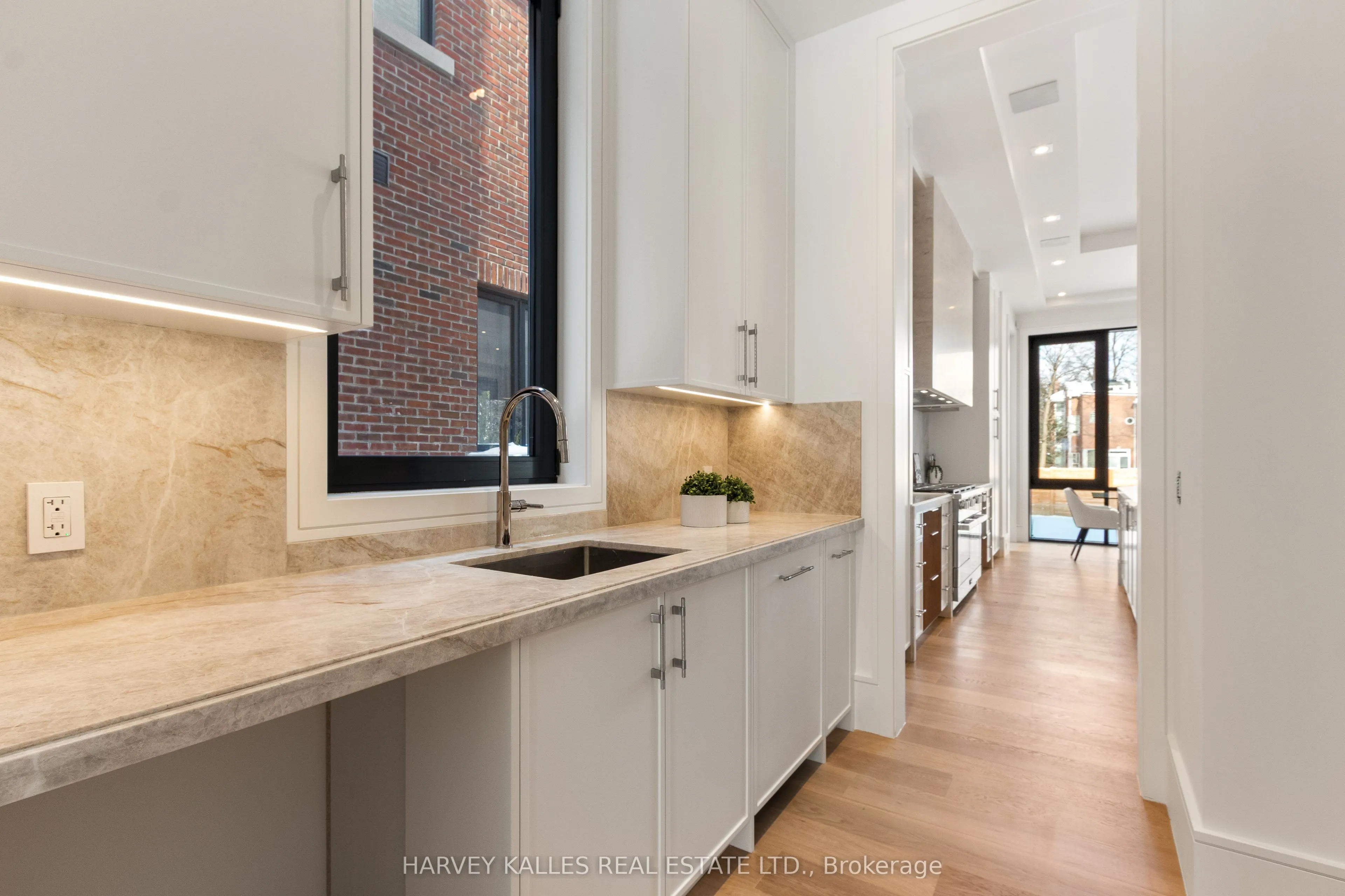 370 Glengrove Avenue W