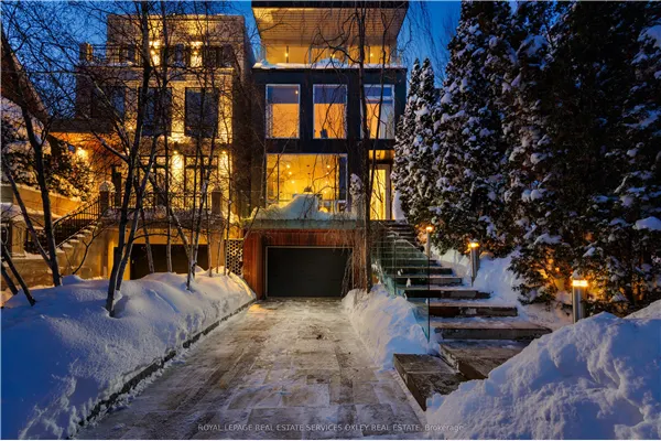 20A Woodlawn Avenue W