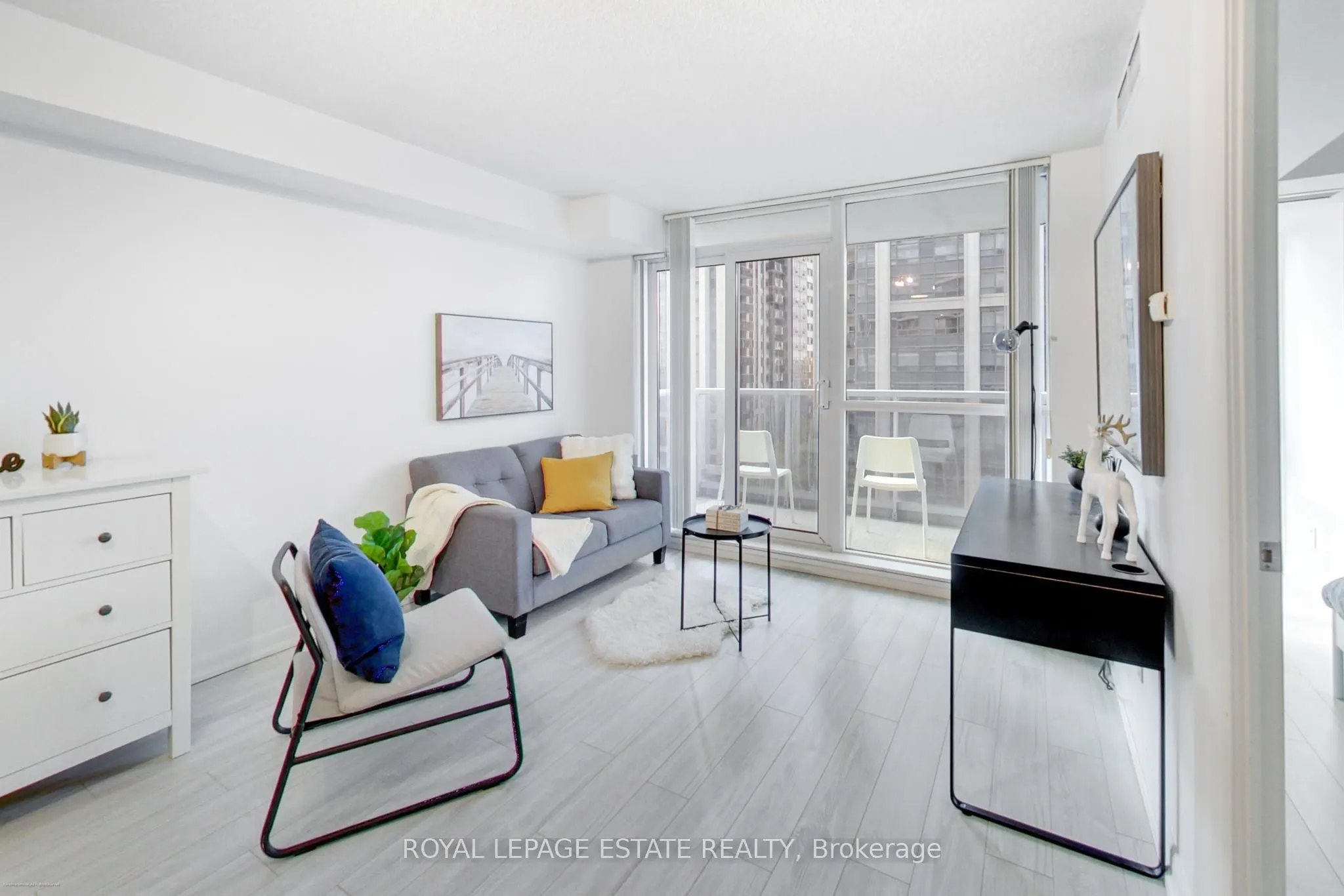 4978 Yonge Street #808