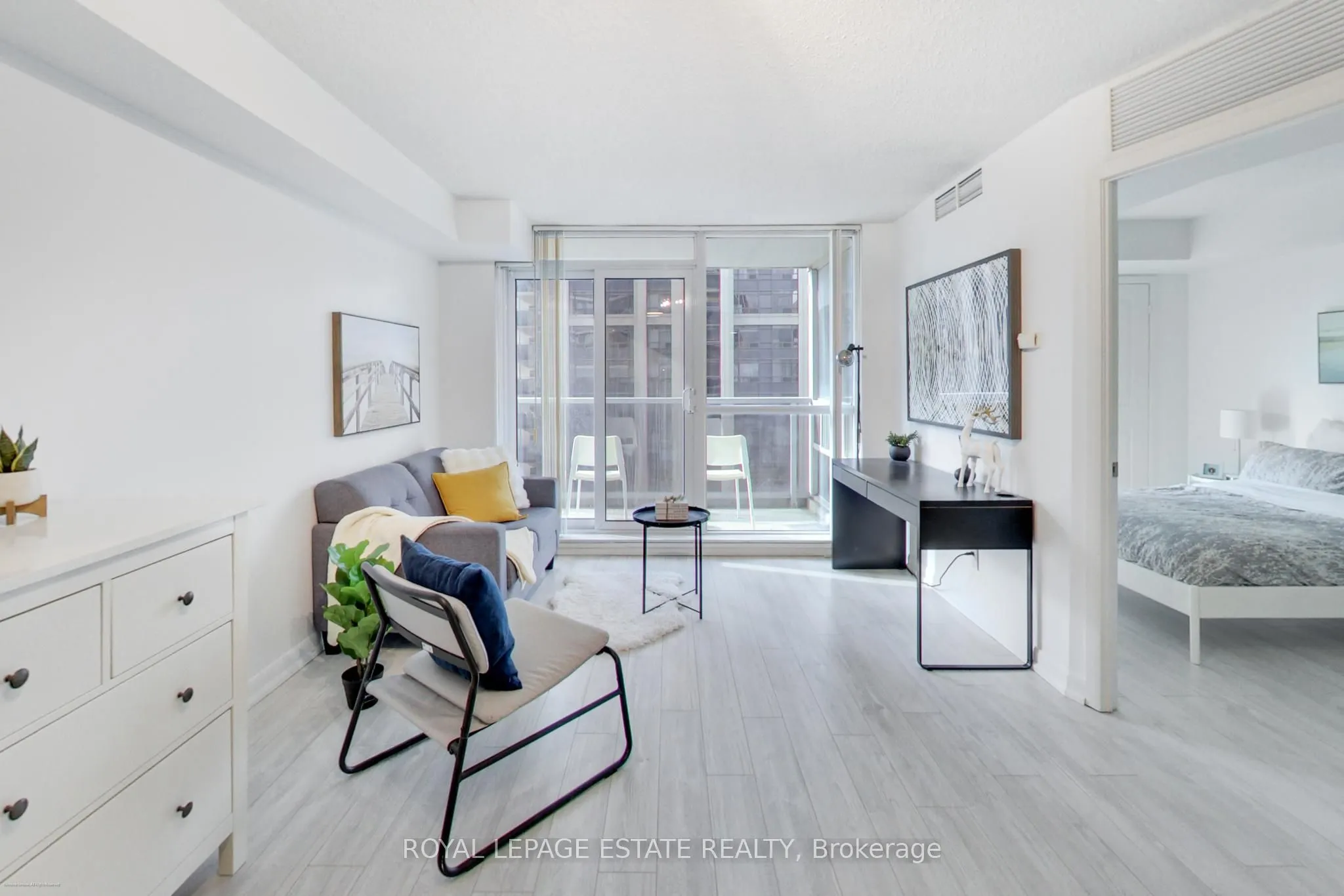 4978 Yonge Street #808