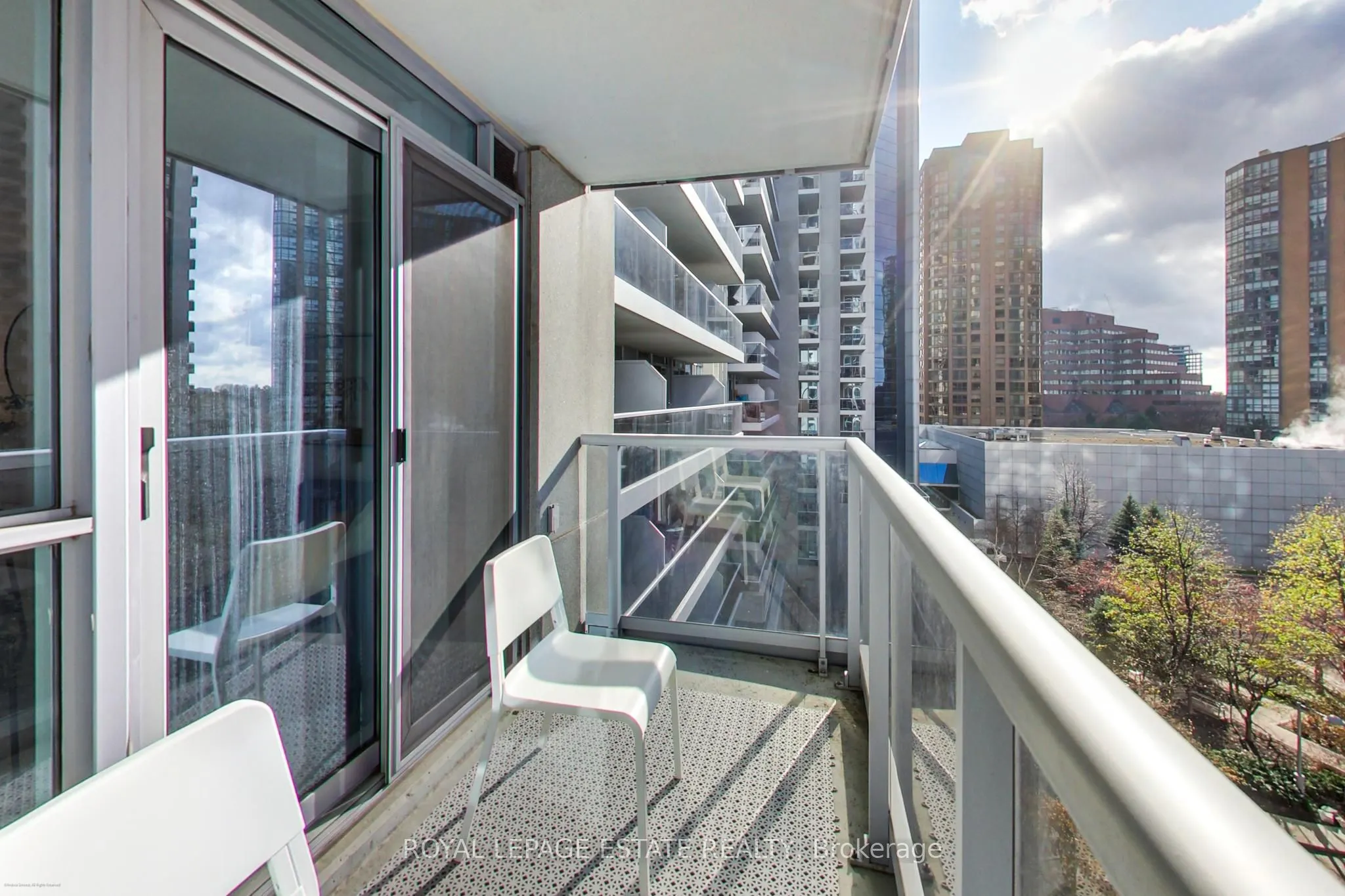 4978 Yonge Street #808