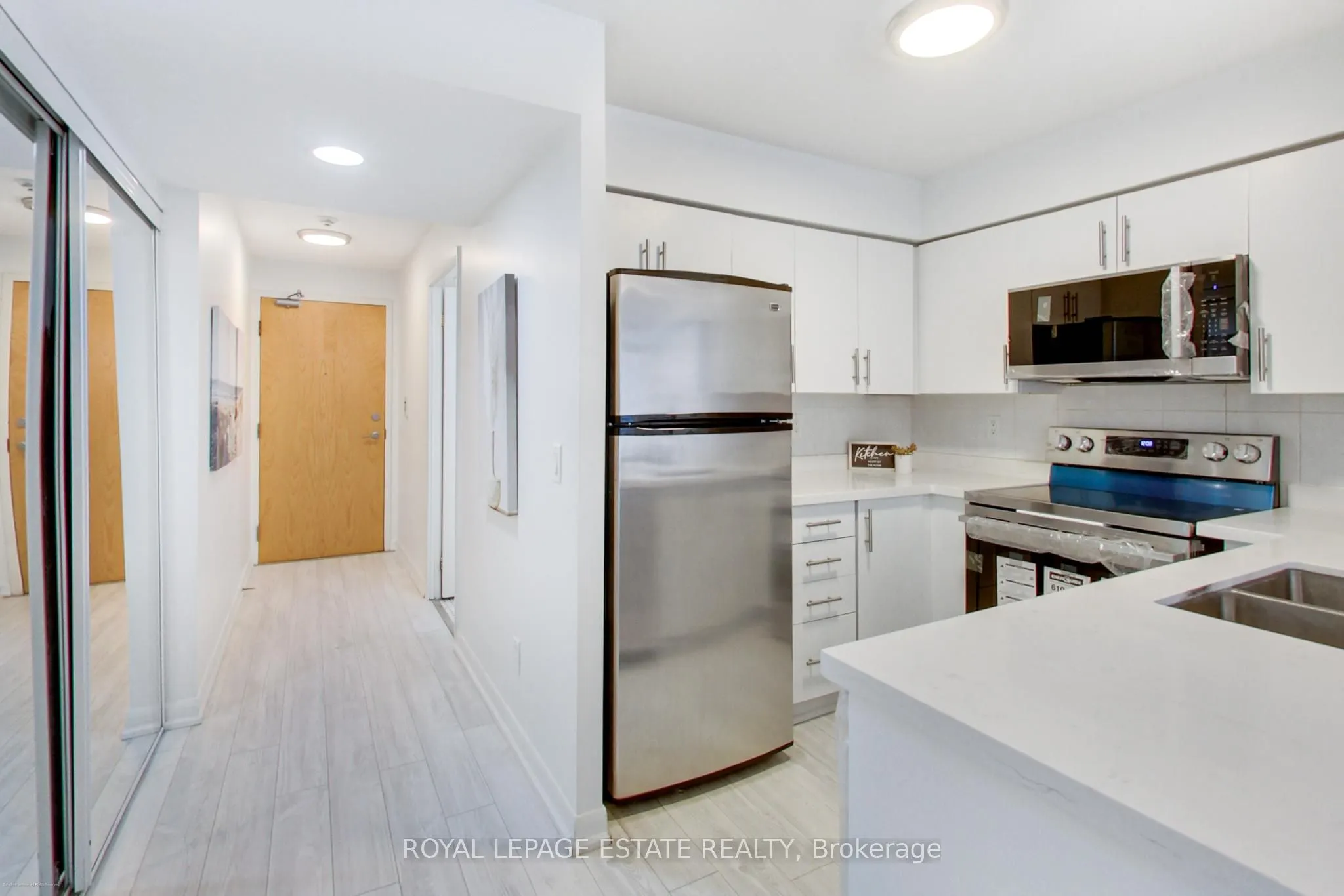 4978 Yonge Street #808