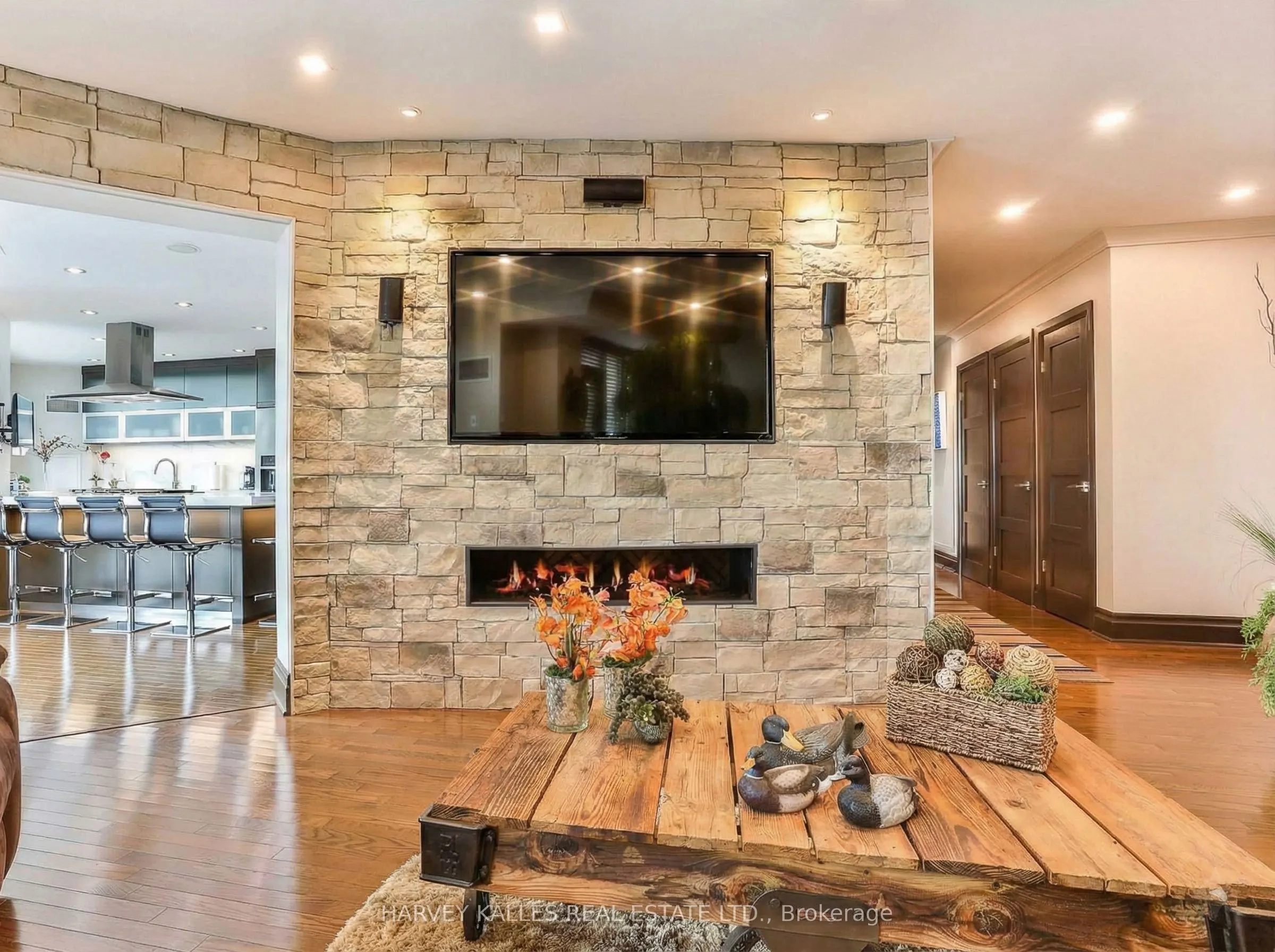 300 Bloor Street E #2701