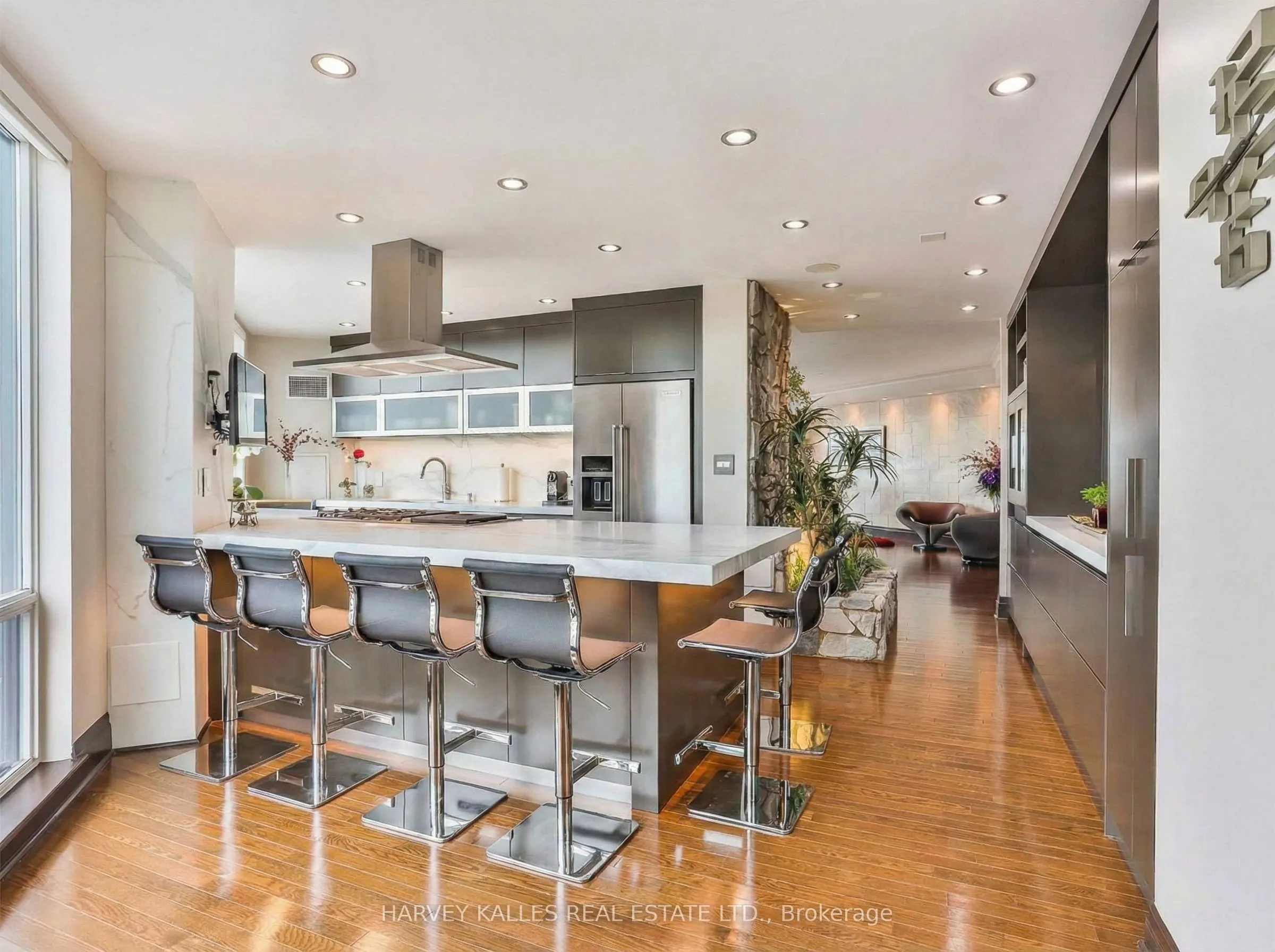 300 Bloor Street E #2701