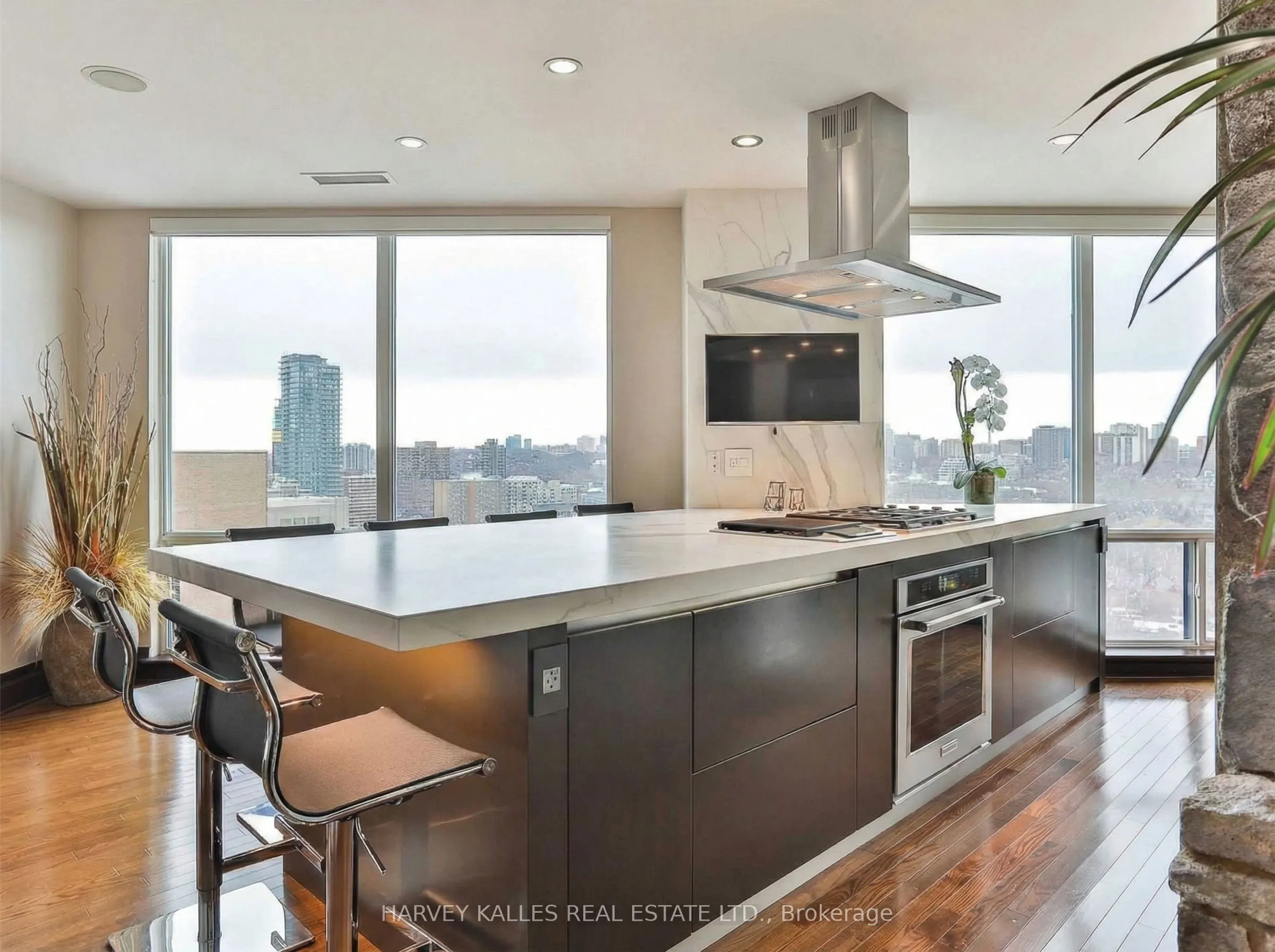 300 Bloor Street E #2701