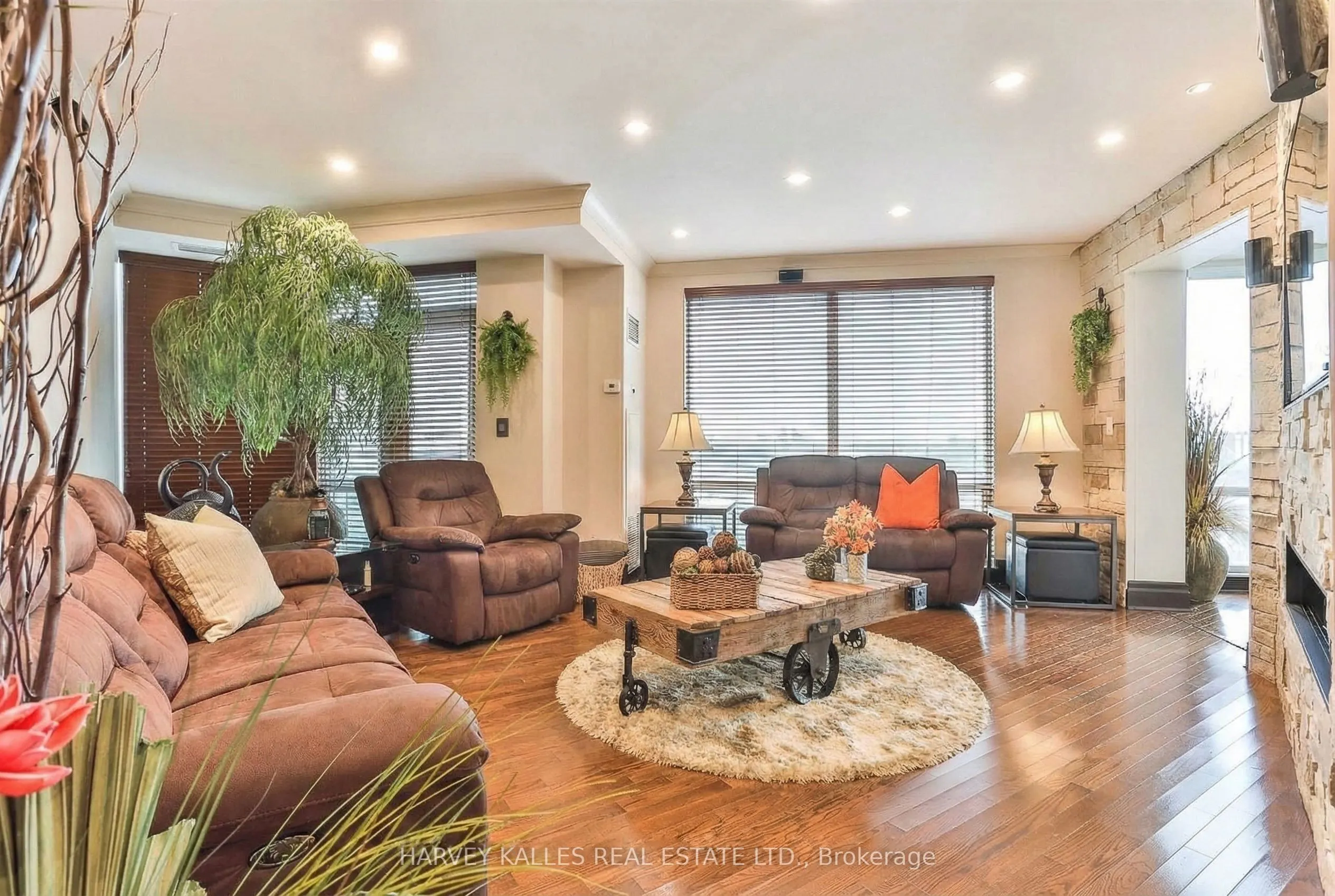 300 Bloor Street E #2701