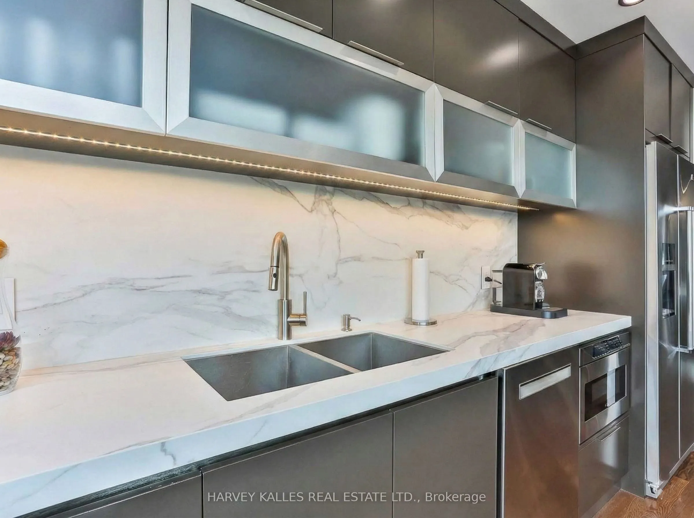 300 Bloor Street E #2701