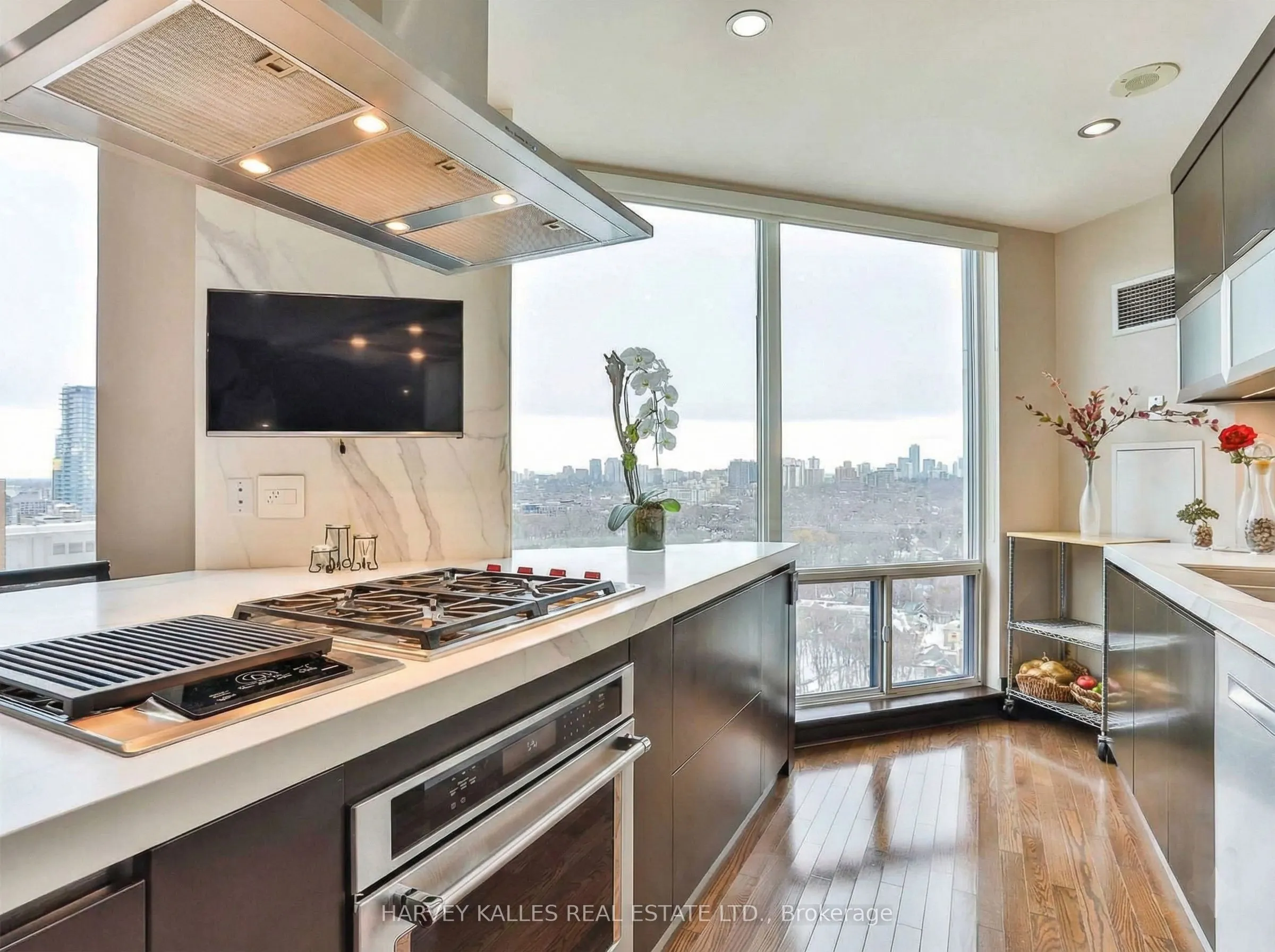 300 Bloor Street E #2701