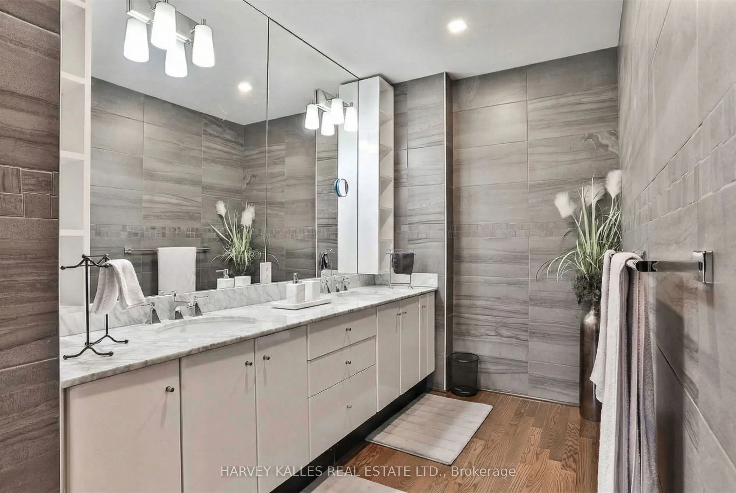 300 Bloor Street E #2701