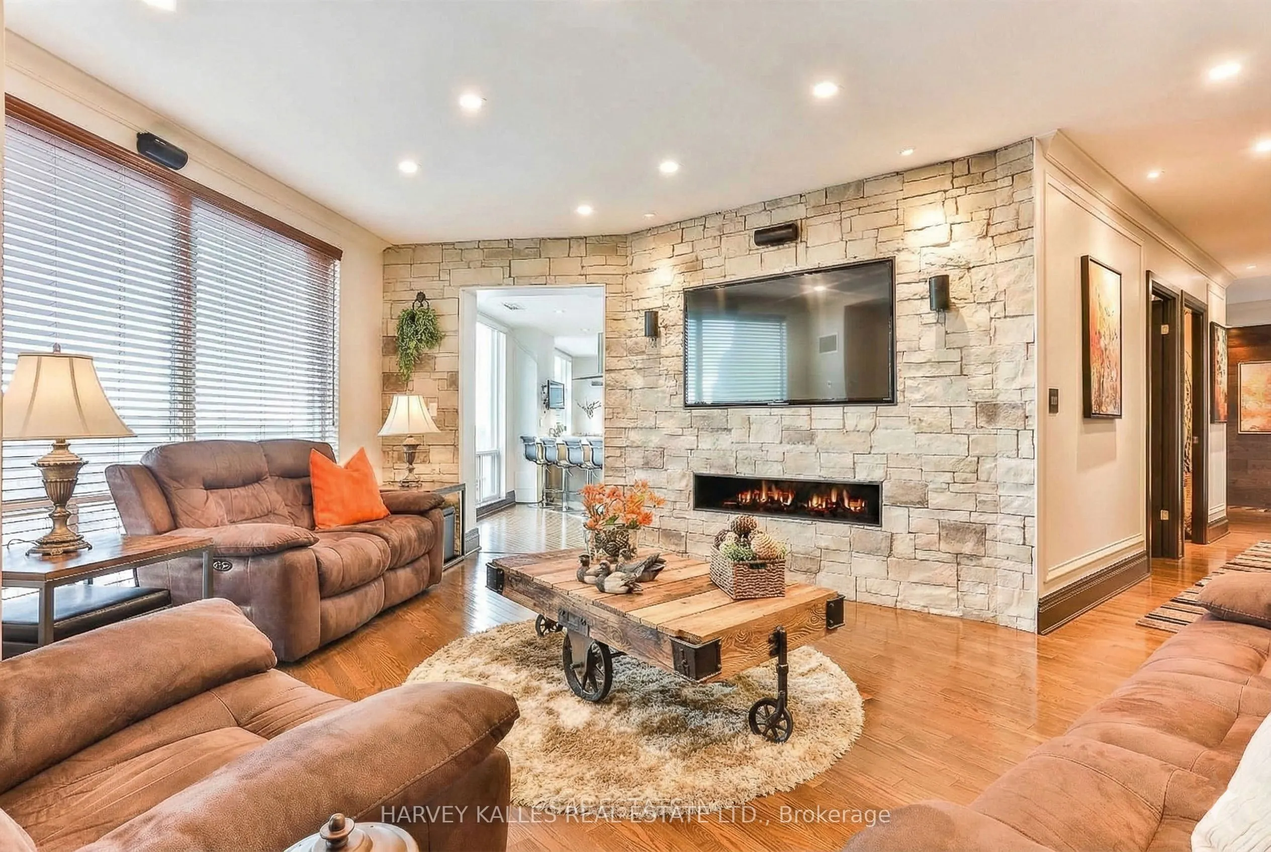 300 Bloor Street E #2701