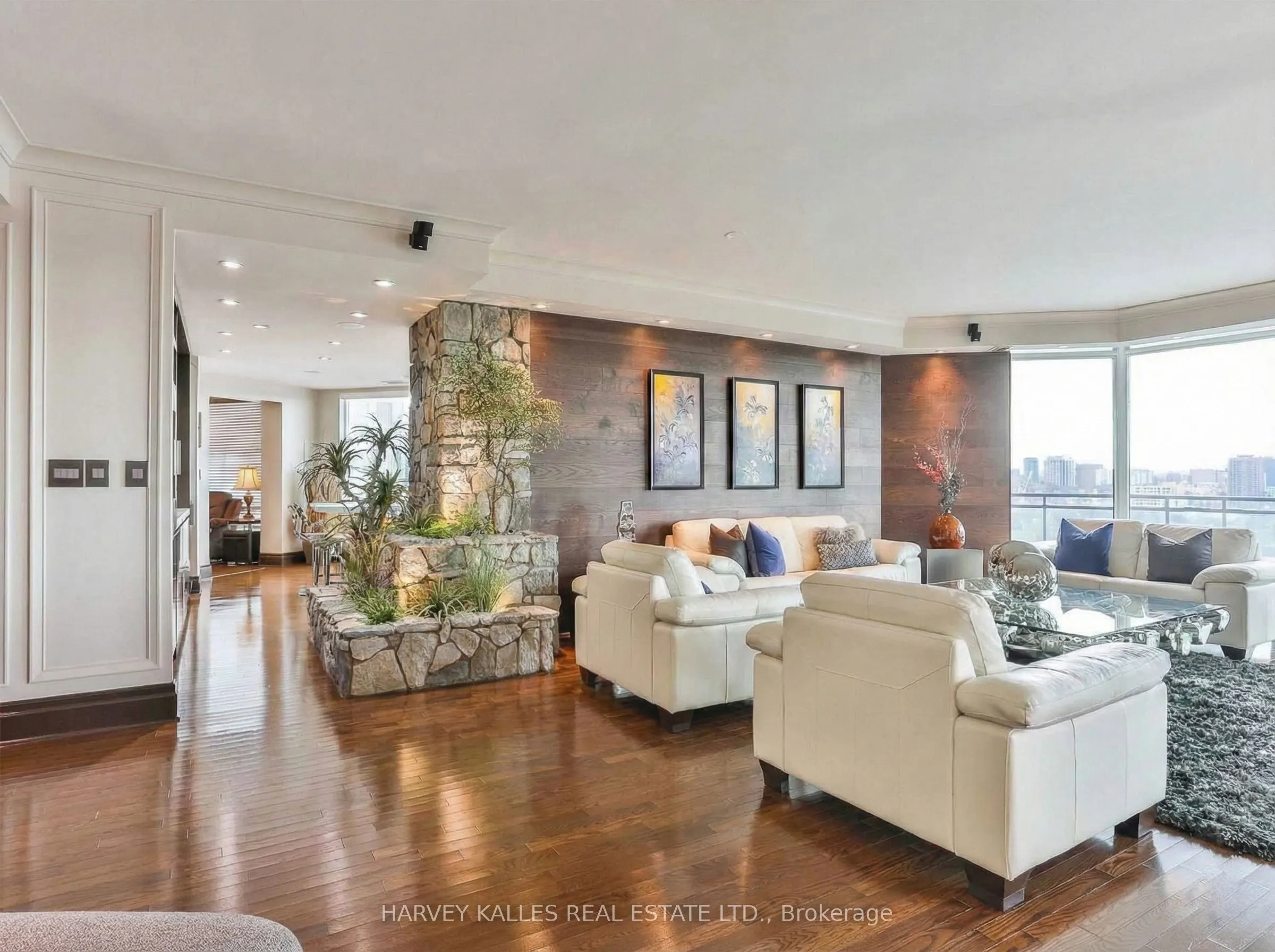 300 Bloor Street E #2701