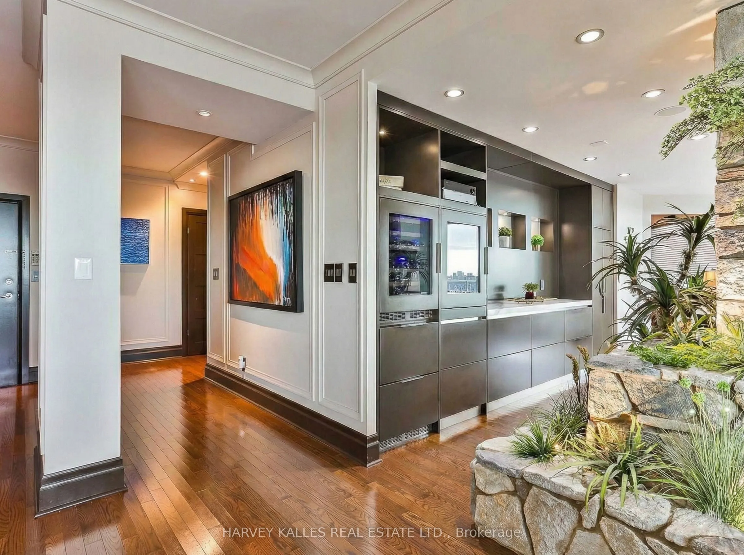300 Bloor Street E #2701