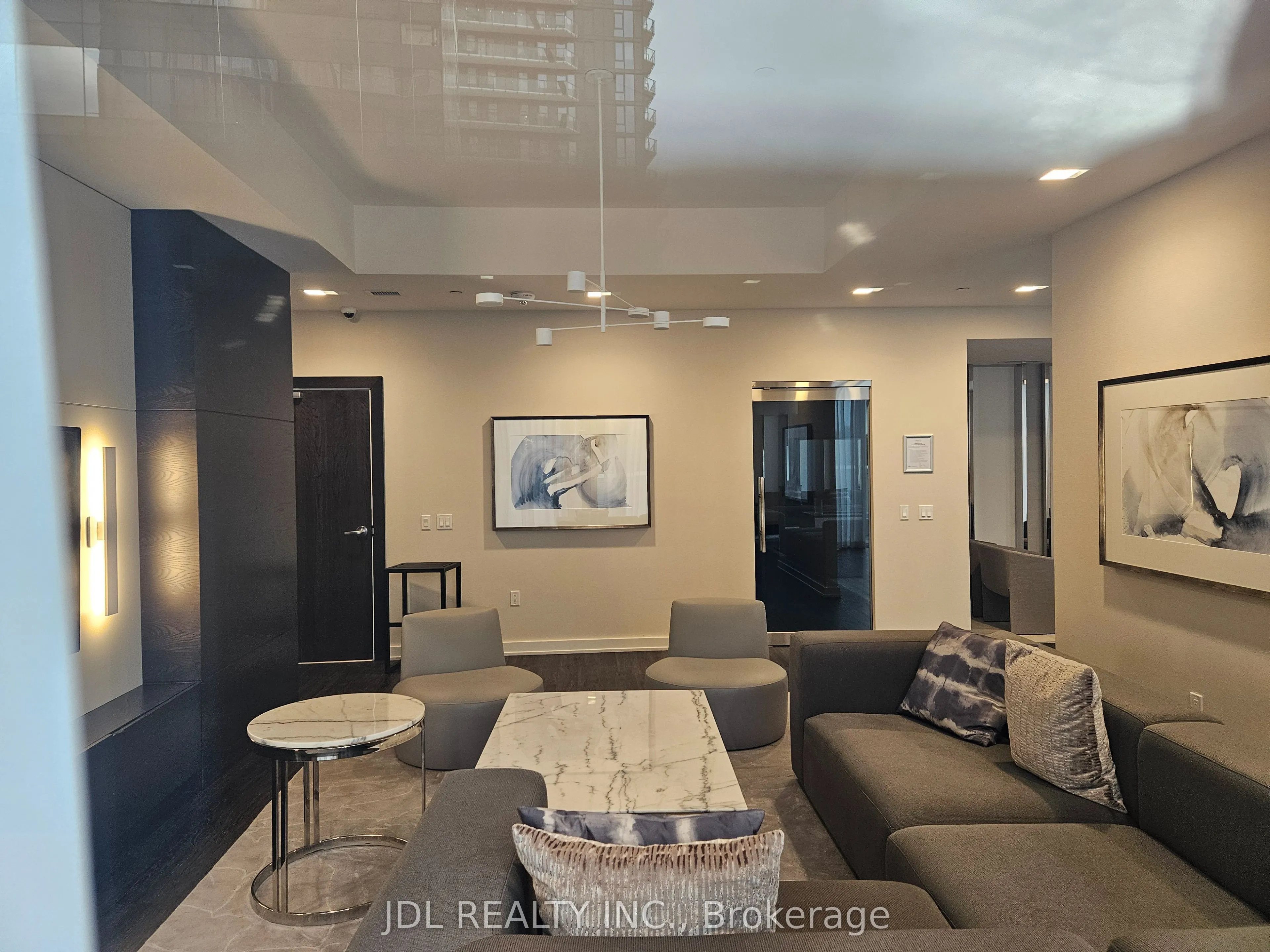 5180 yonge Street #2112