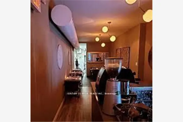 1183 Dundas Street W