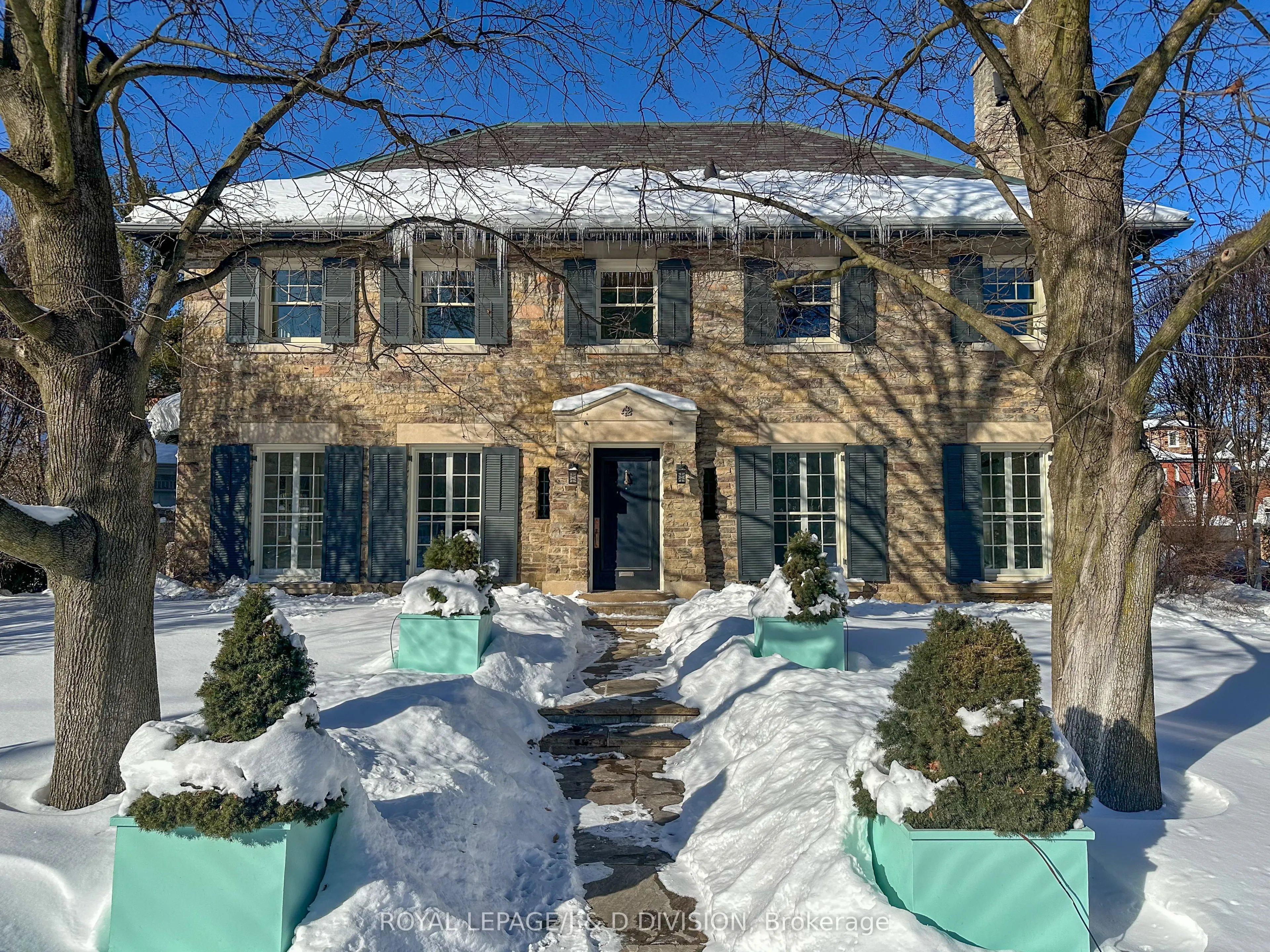 42 Lytton Boulevard