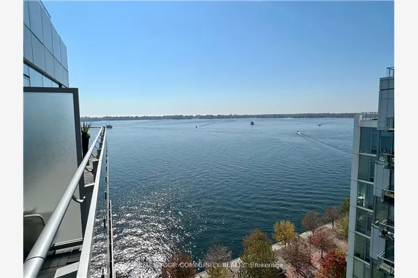 39 Queens Quay E #1109