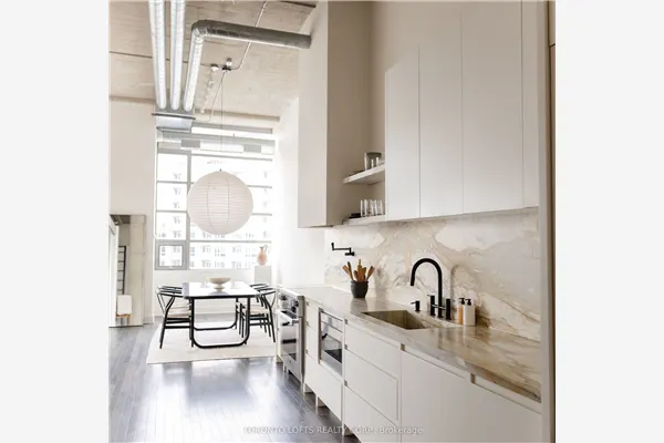 637 Lake Shore Boulevard W #318