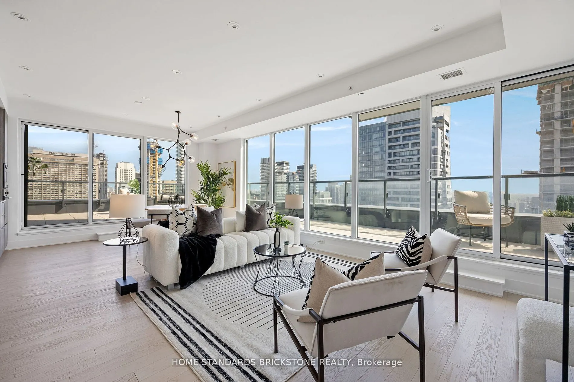 955 Bay Street #3907