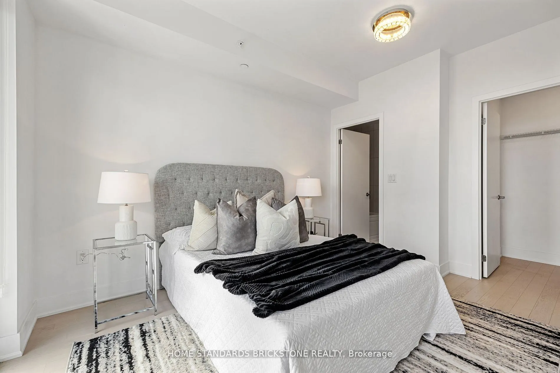 955 Bay Street #3907