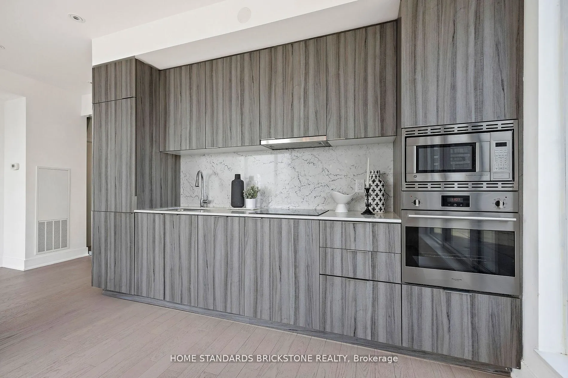 955 Bay Street #3907