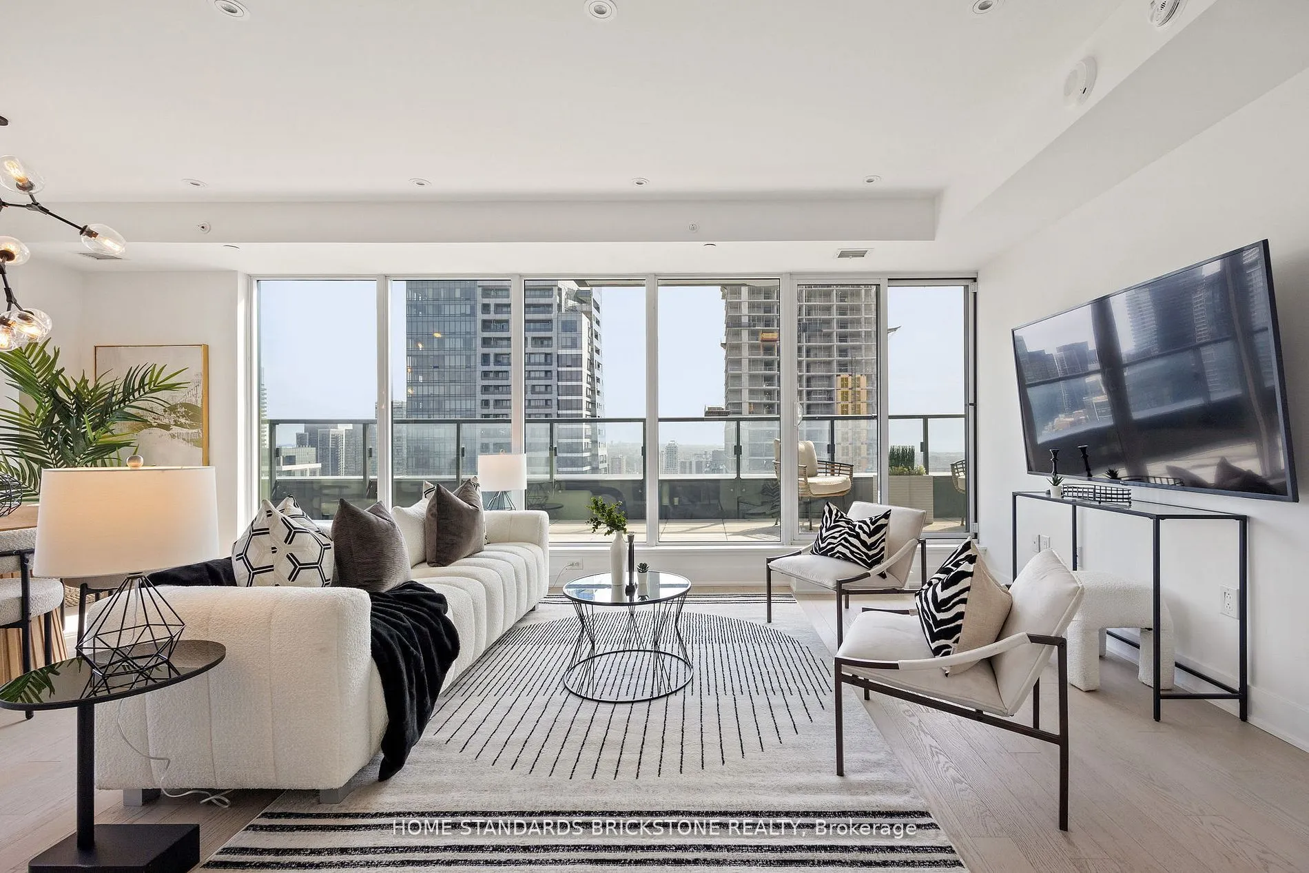 955 Bay Street #3907