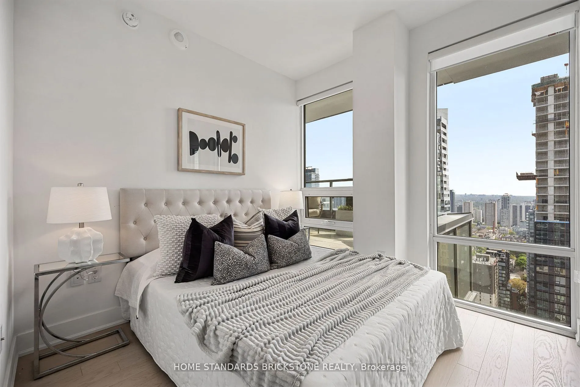 955 Bay Street #3907