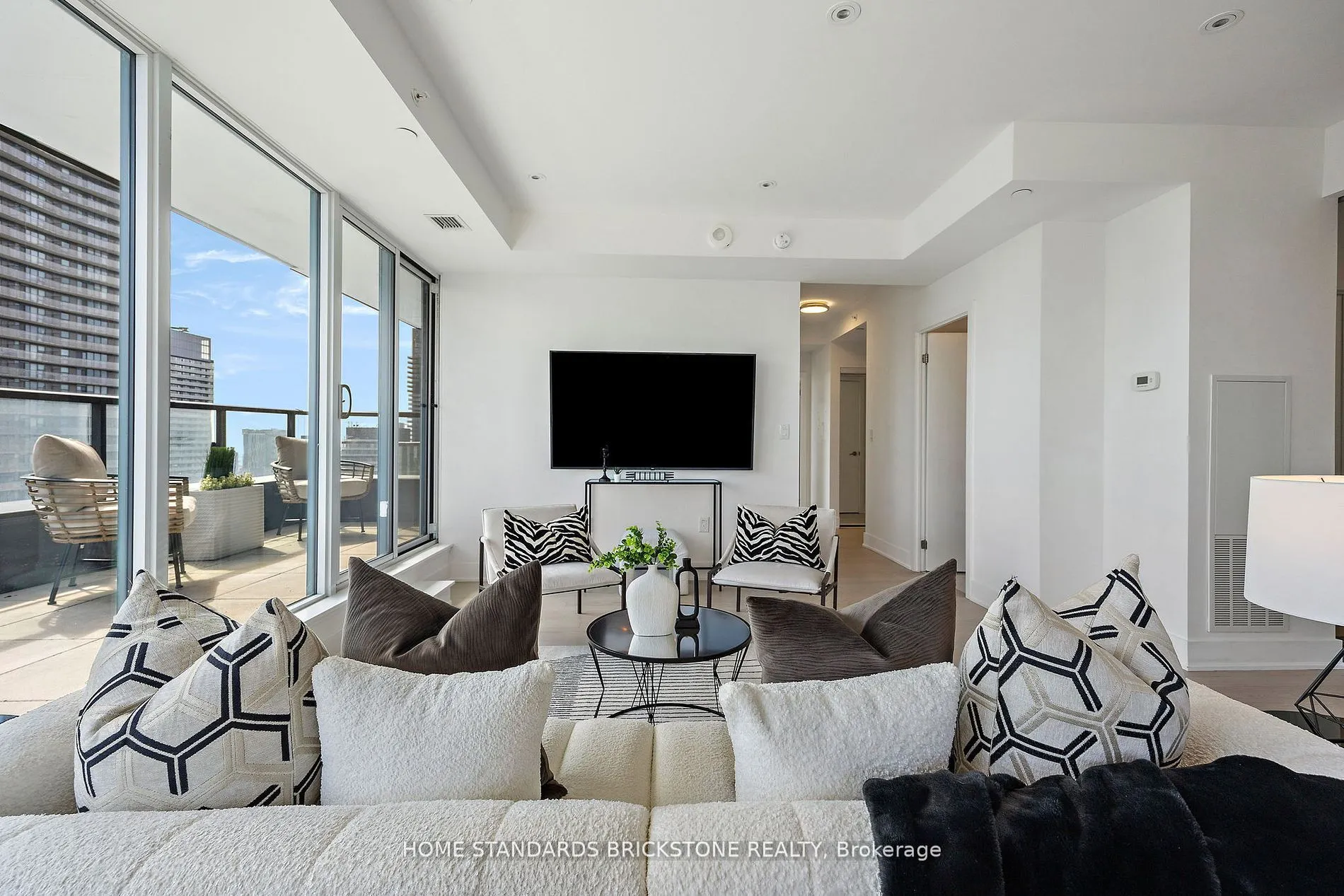 955 Bay Street #3907