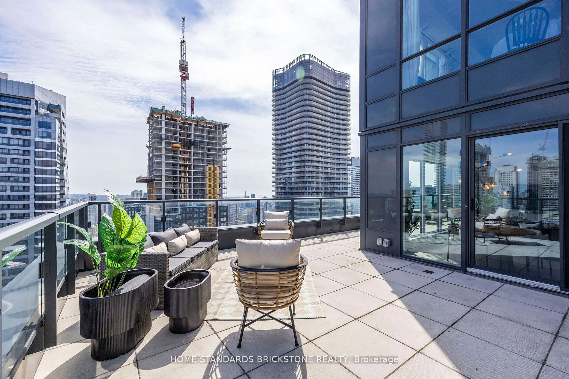 955 Bay Street #3907