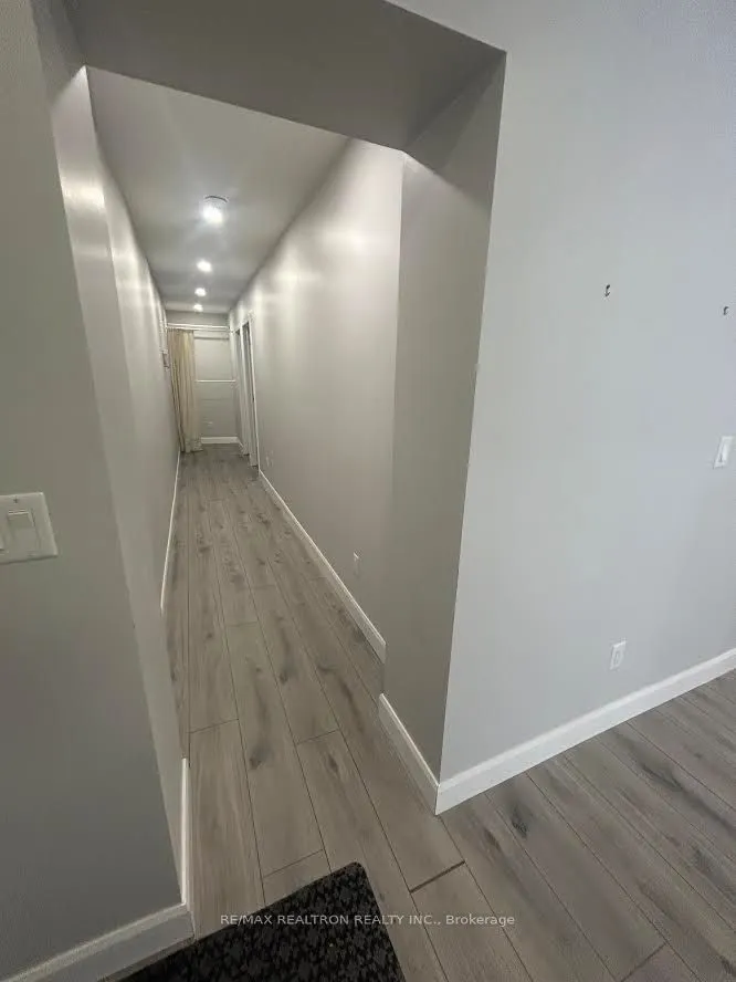 485 Oriole Parkway #Main