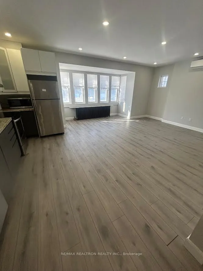485 Oriole Parkway #Main