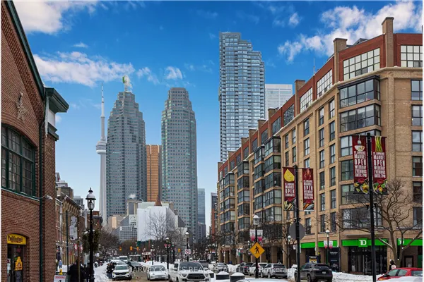 80 Front Street E #818