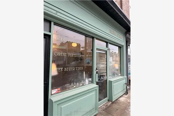 1420 Dundas Street W